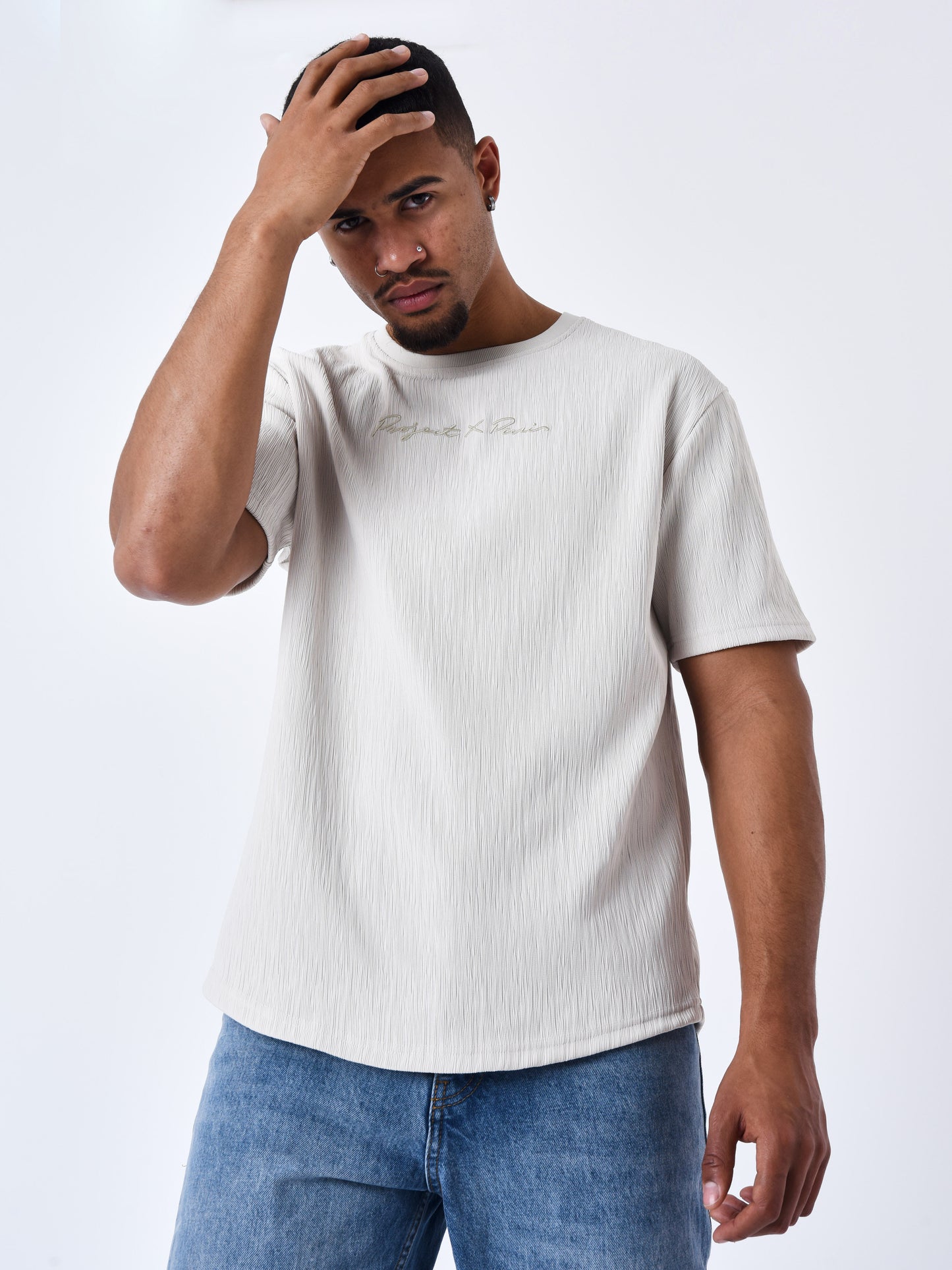 2310064-greige-modelshot
