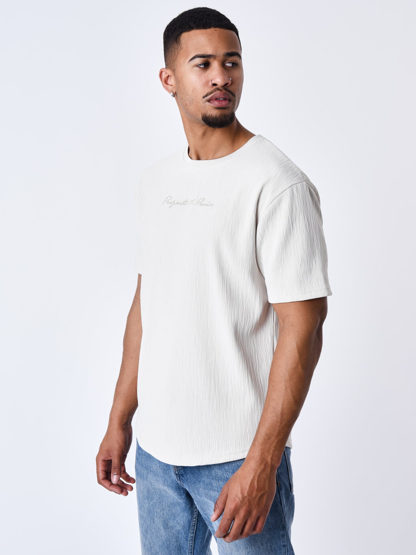 2310064-greige-modelshot