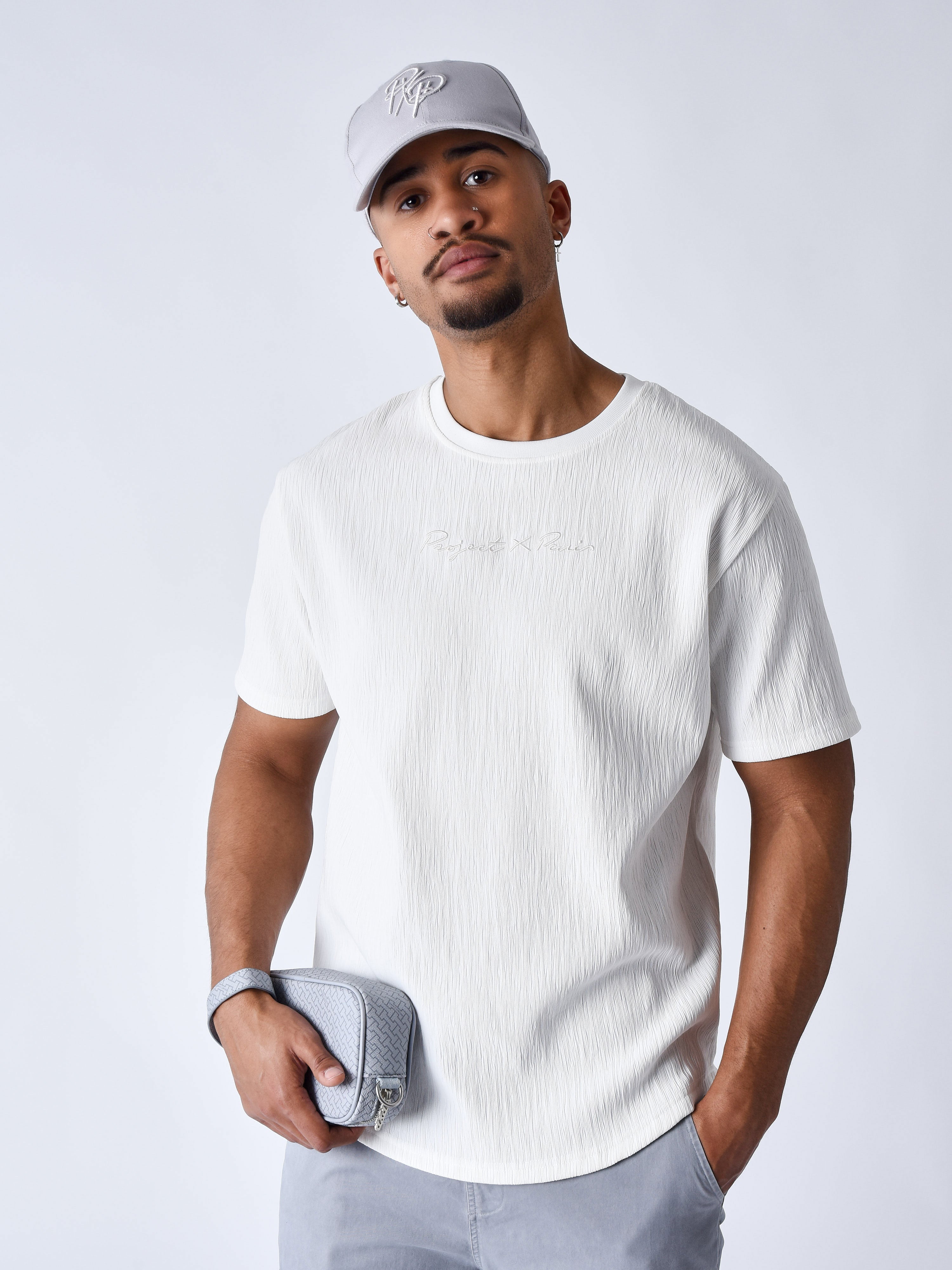 2310064-blanc-modelshot