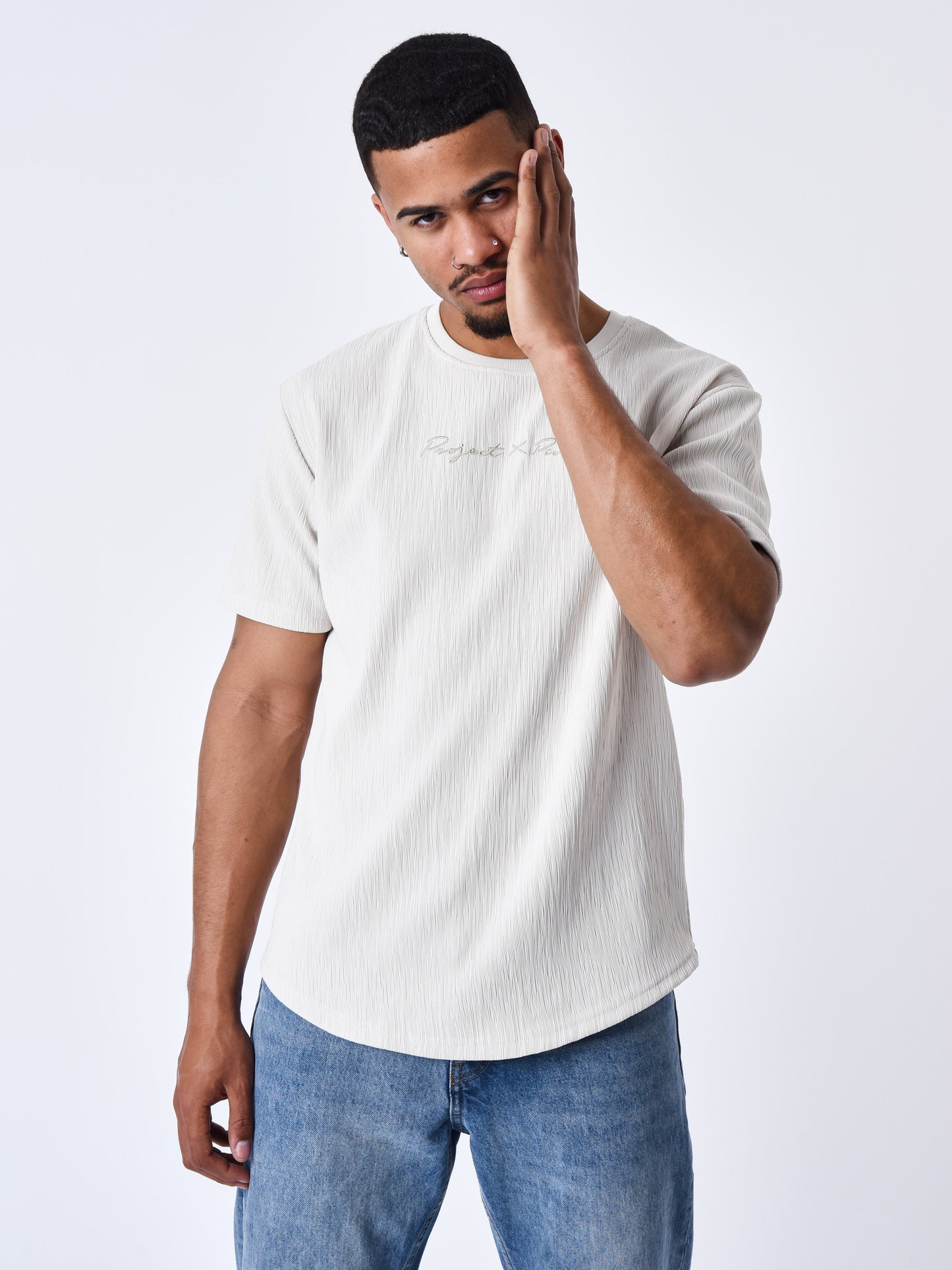 2310064-greige-modelshot
