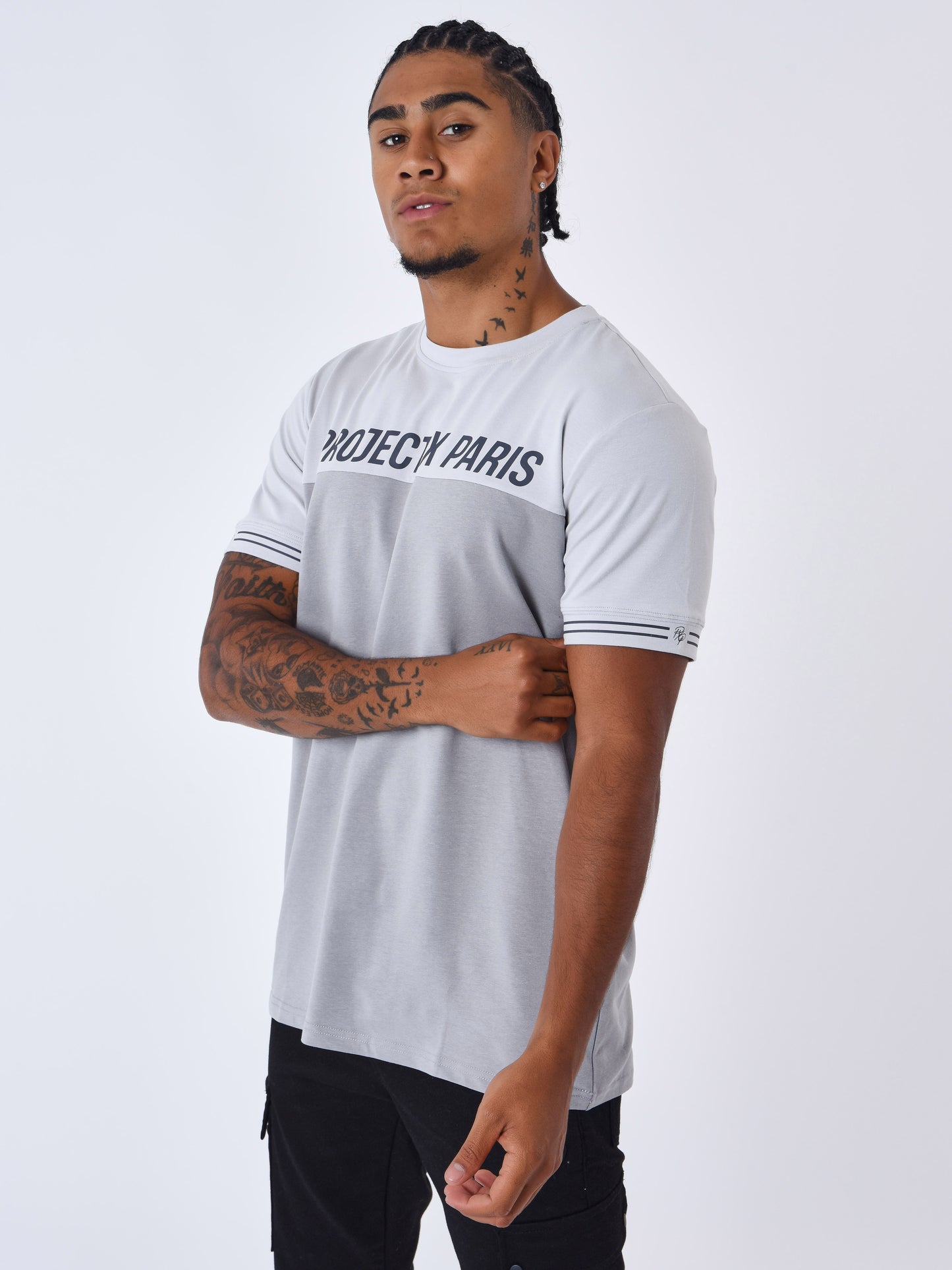 2310068-gris-clair-modelshot