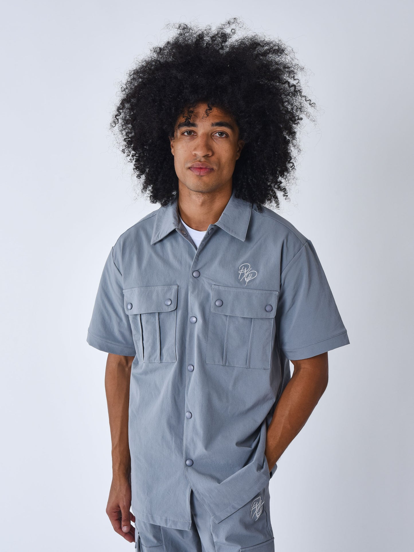 2310078-gris-clair-modelshot
