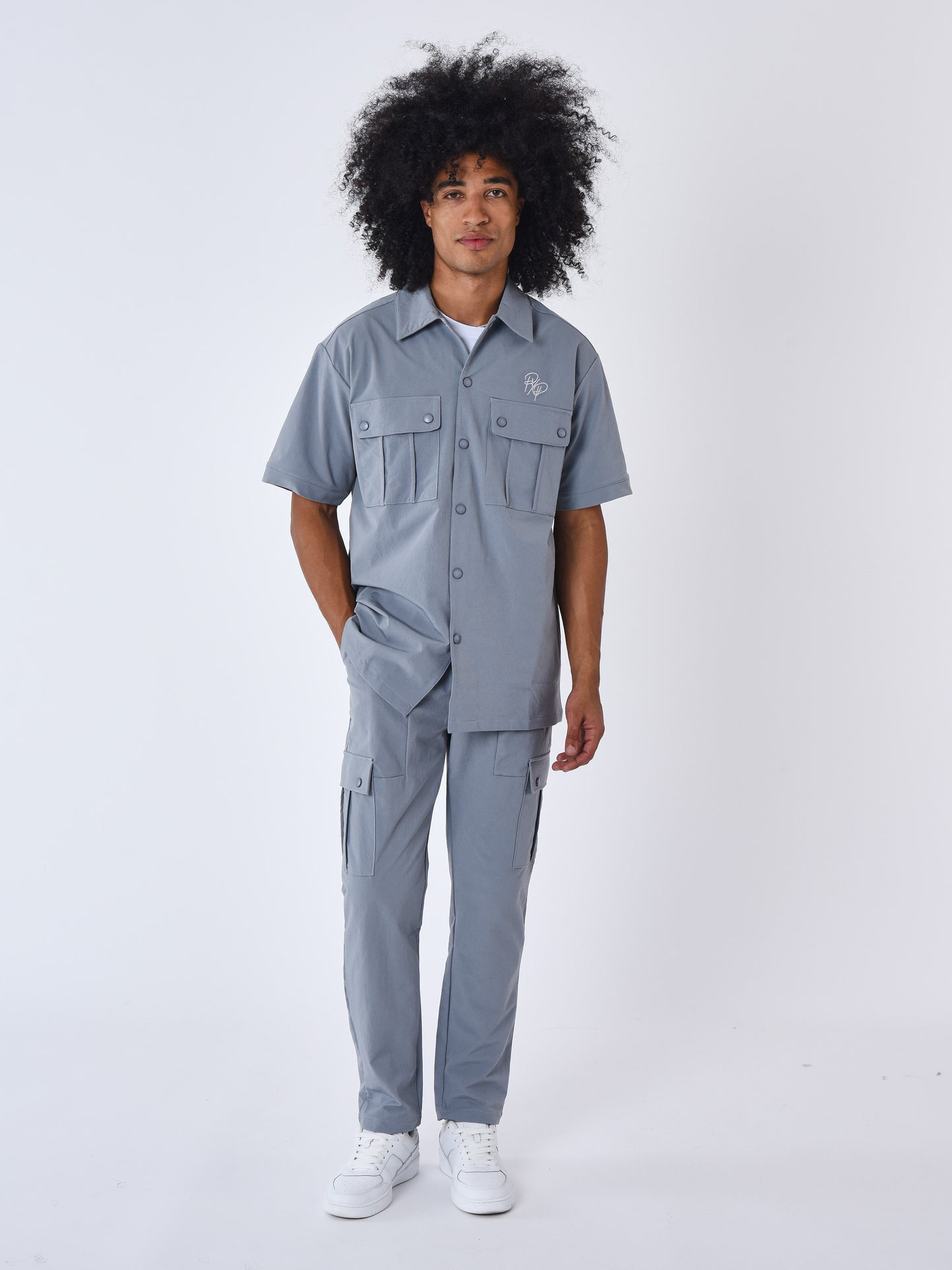 2310078-gris-clair-modelshot