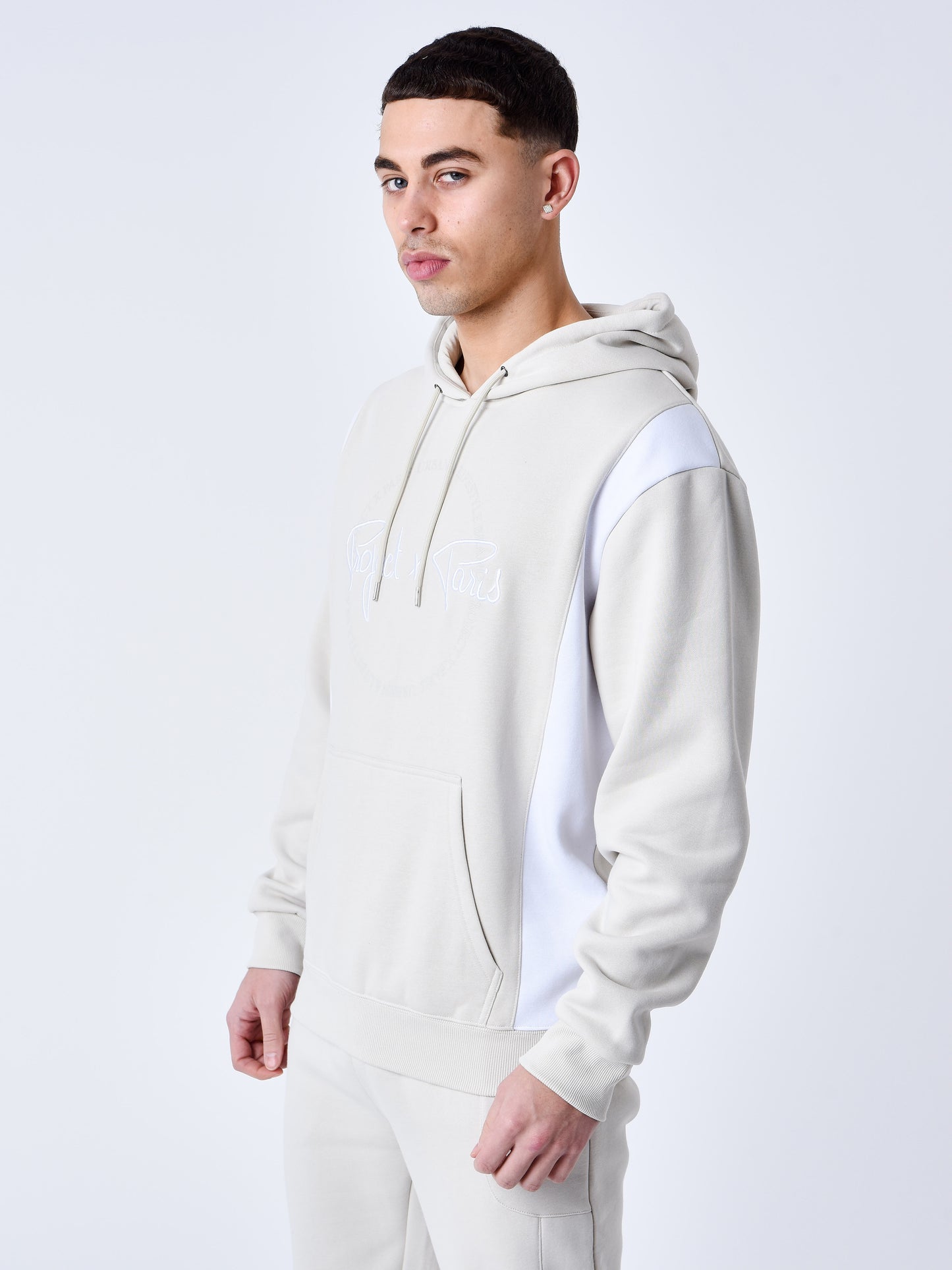 2322001-greige-modelshot