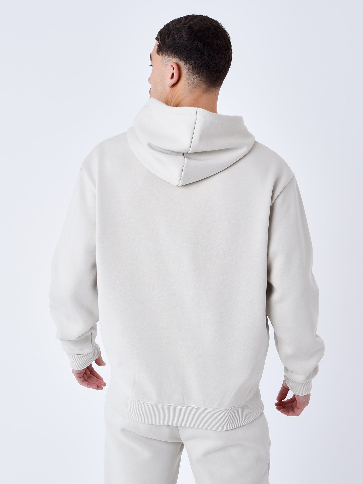 2322001-greige-modelshot