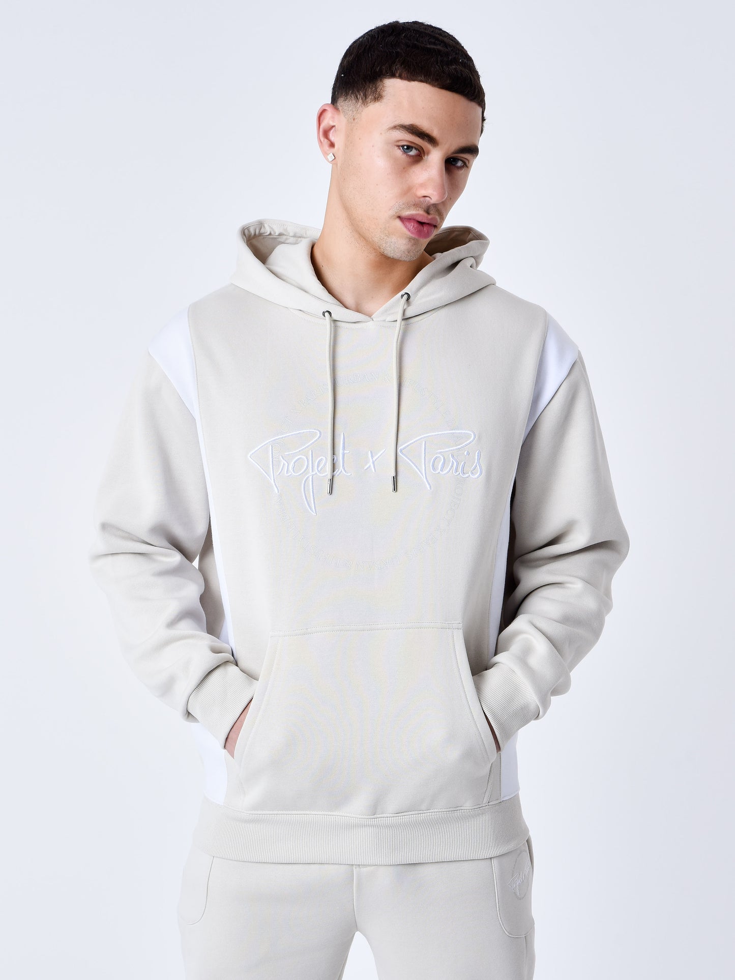 2322001-greige-modelshot