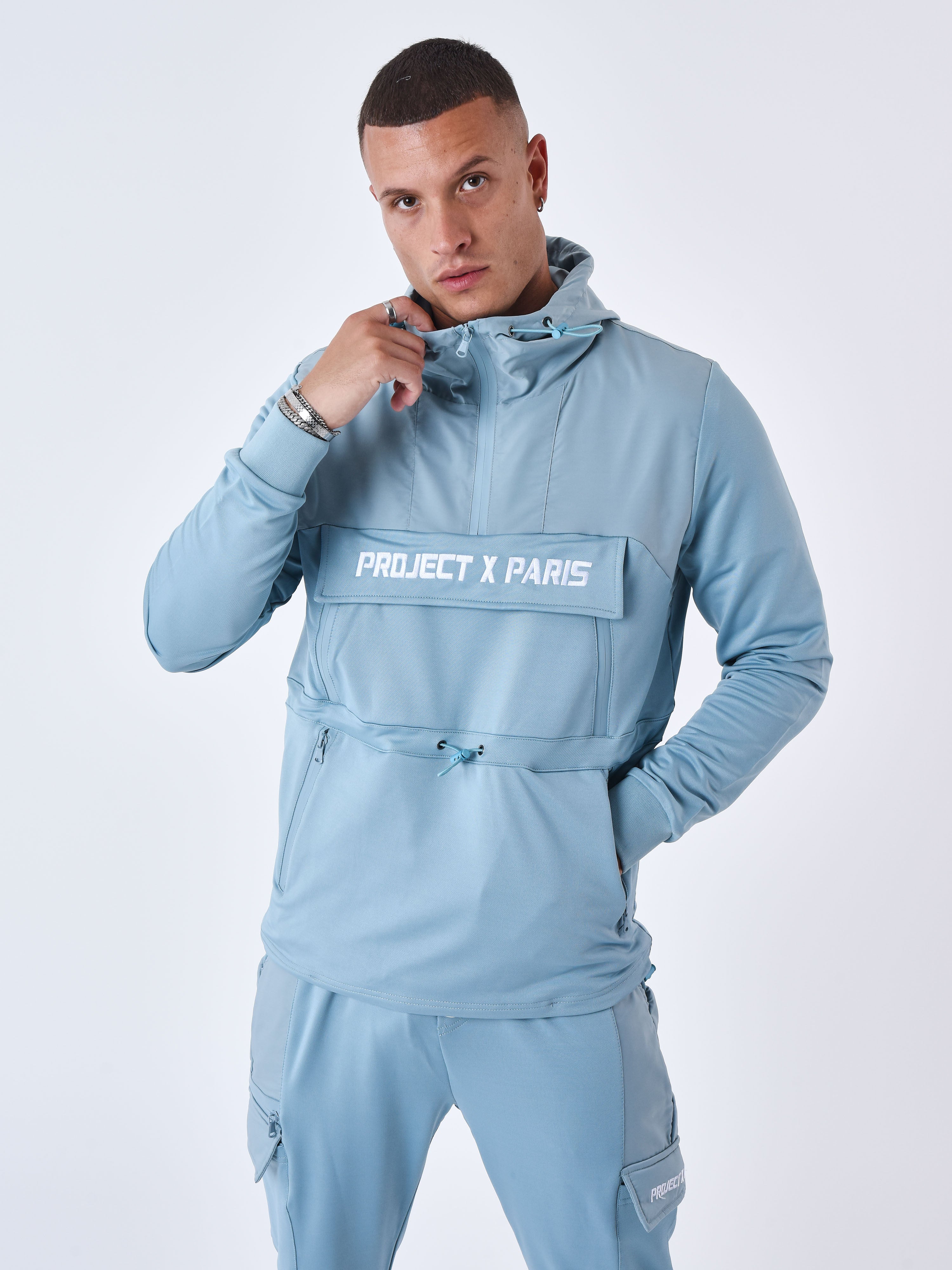 2322010-bleu-gris-modelshot