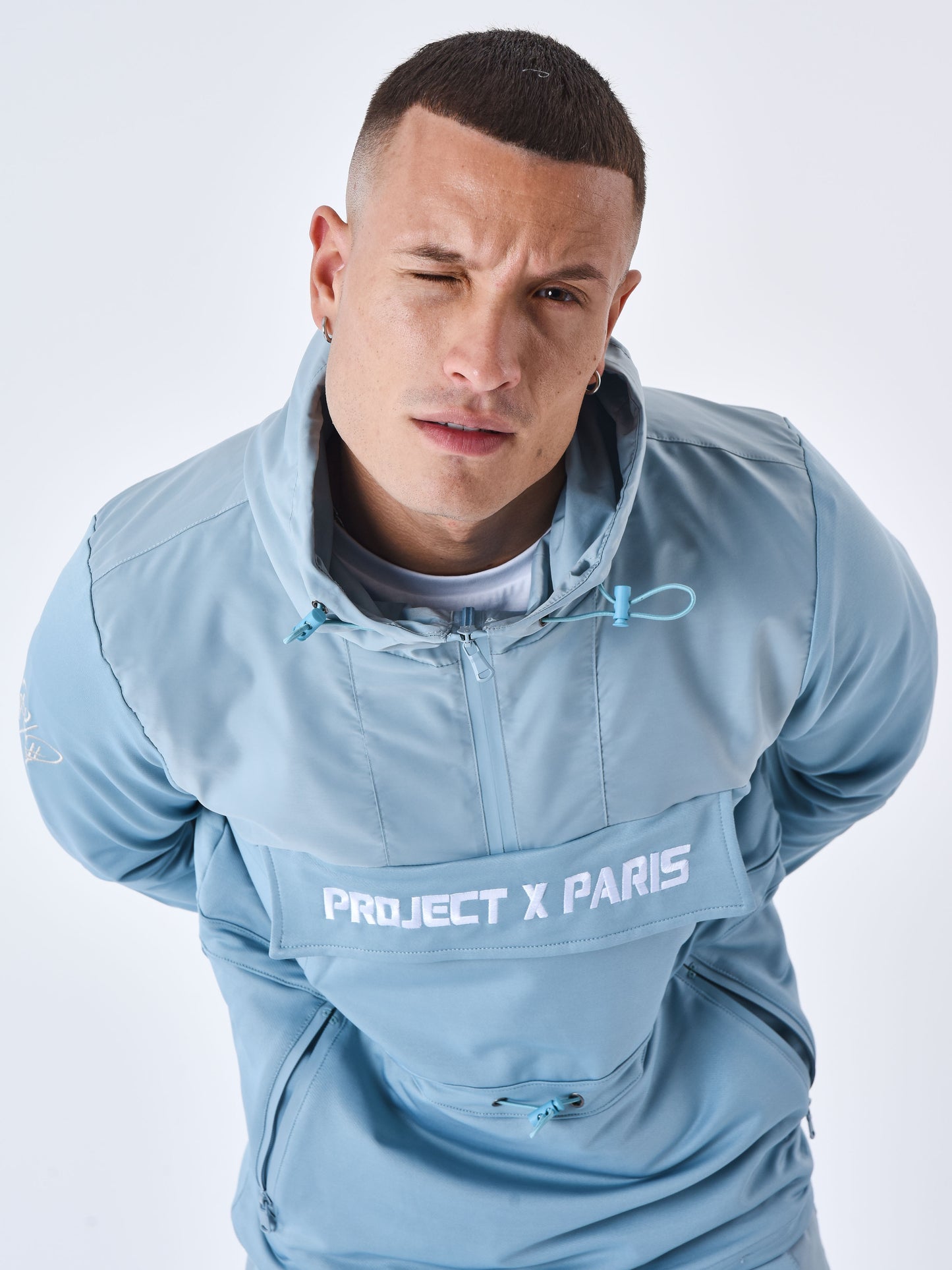 2322010-bleu-gris-modelshot