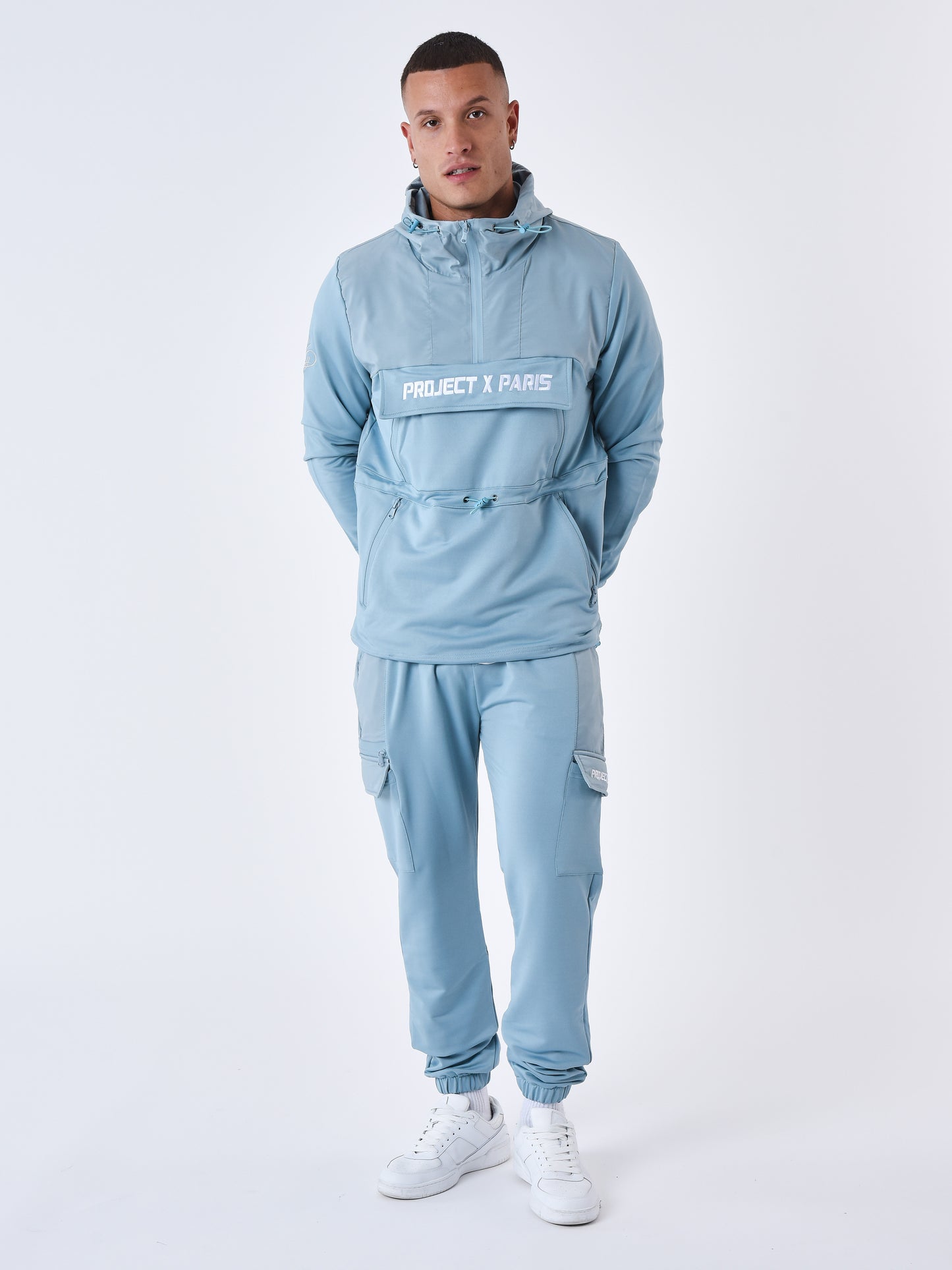 2322010-bleu-gris-modelshot