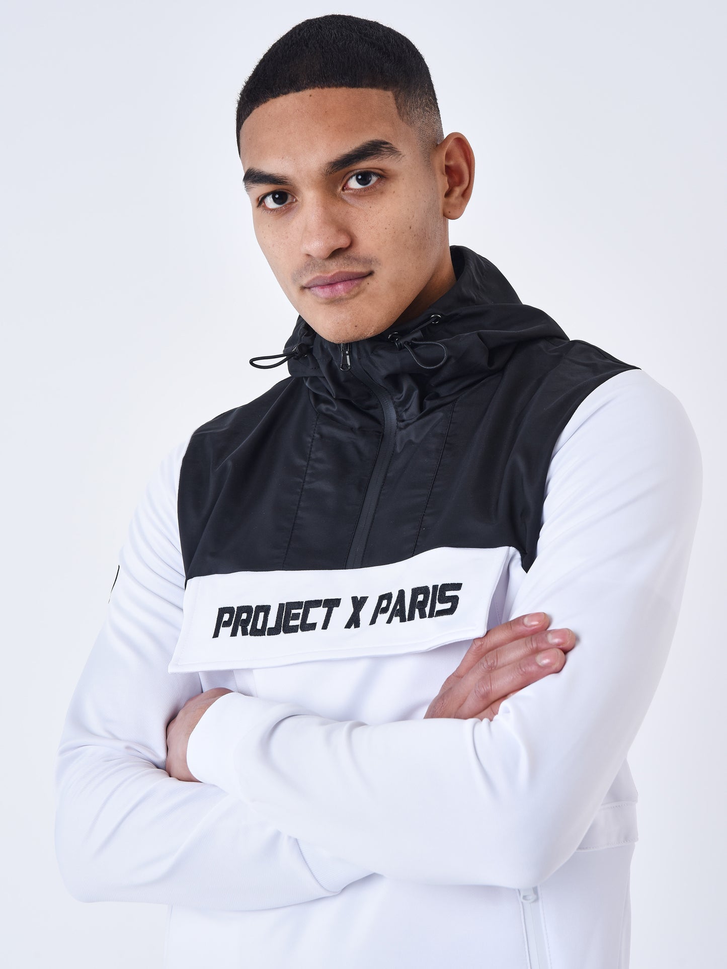 2322025-blanc-modelshot