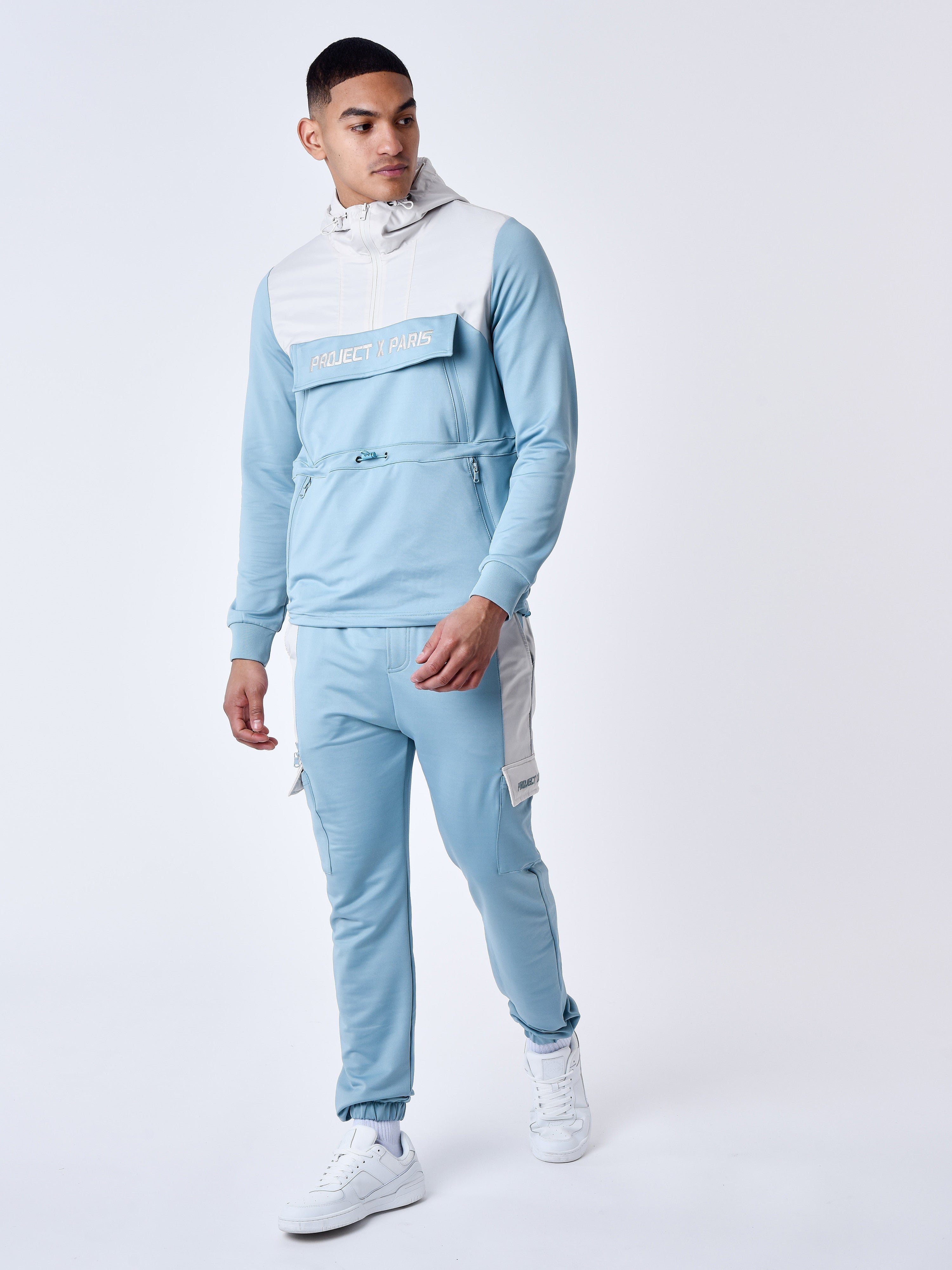 2322025-bleu-gris-modelshot