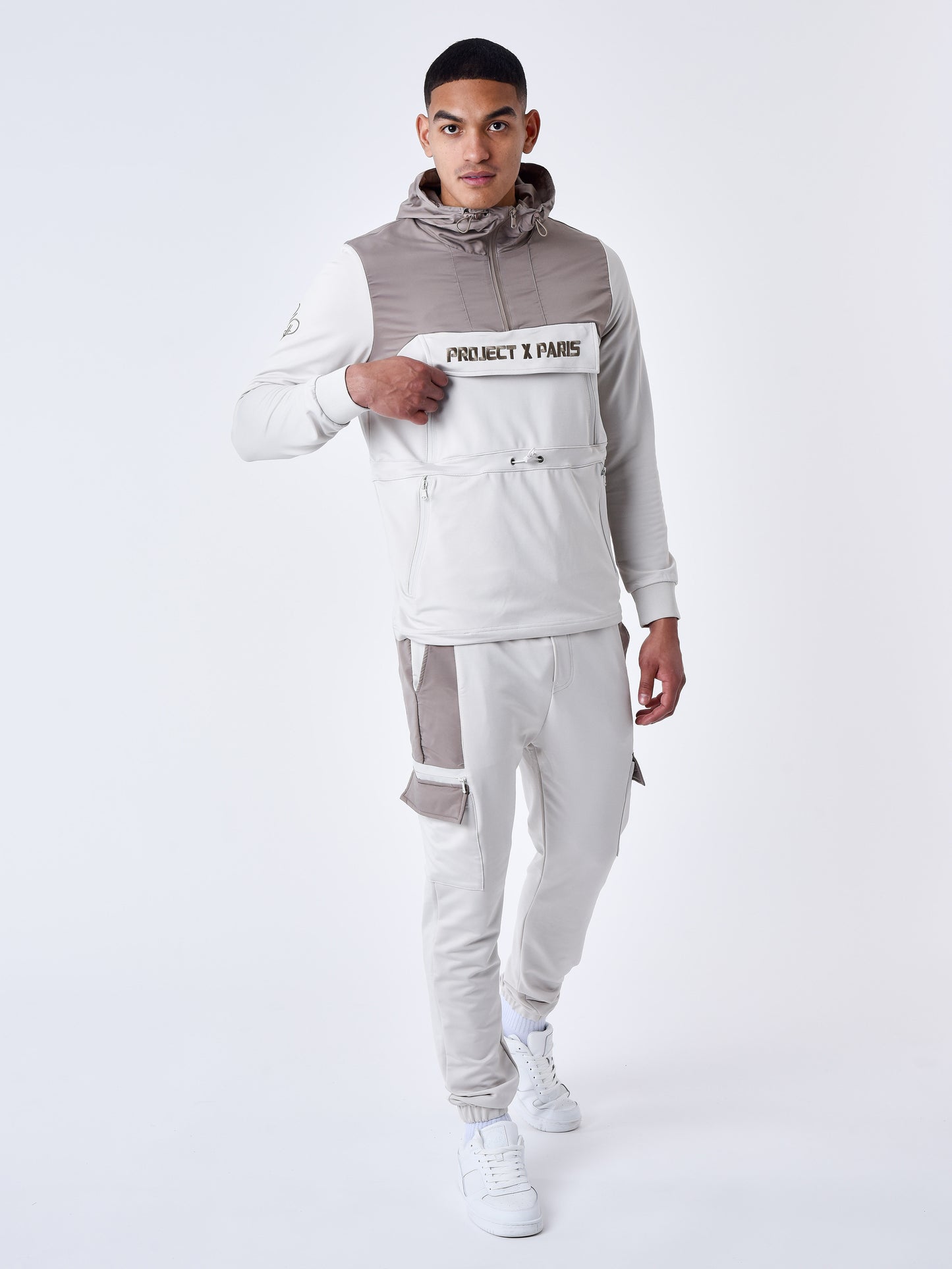 2322025-greige-modelshot