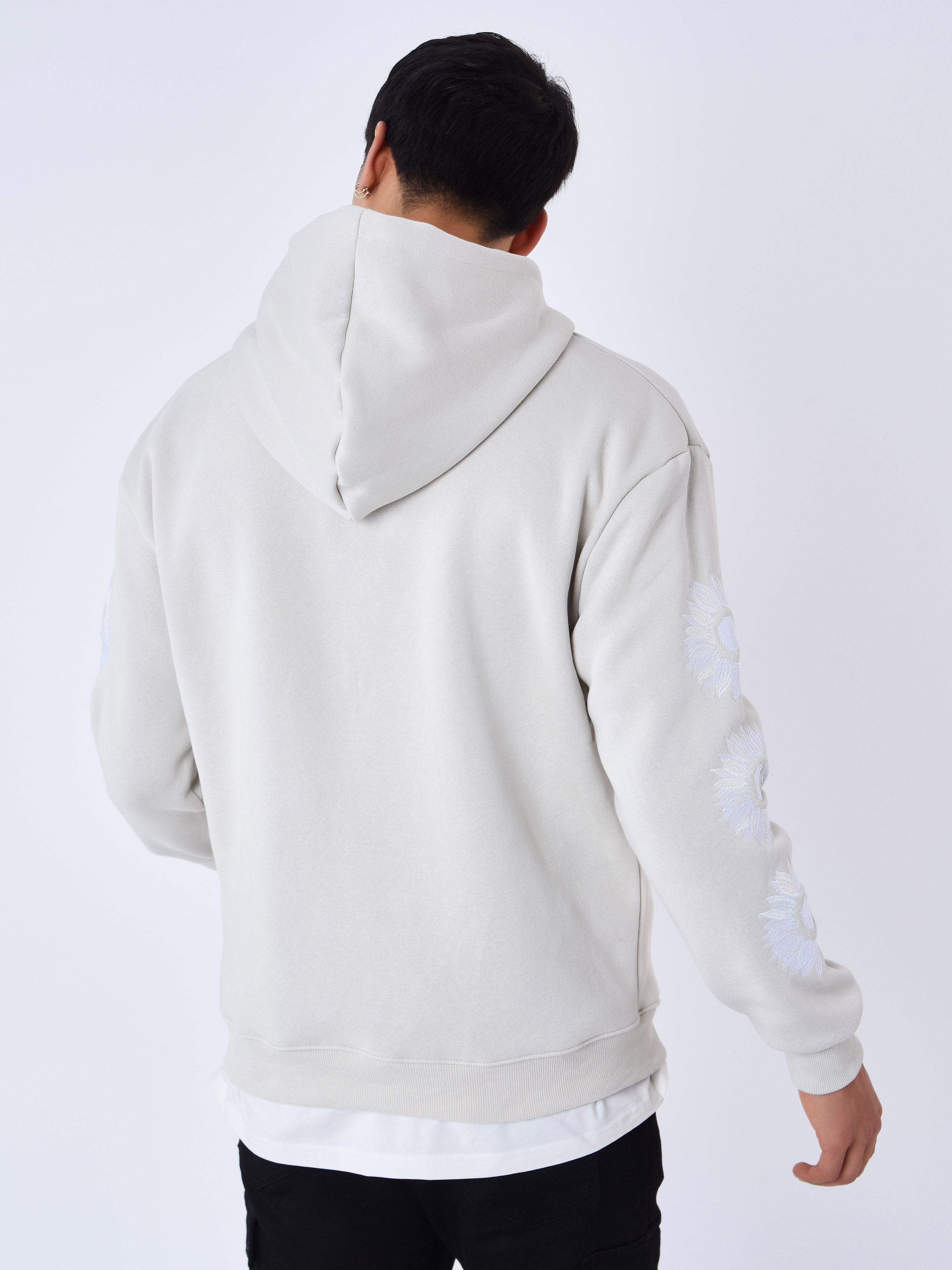 2322026-greige-modelshot