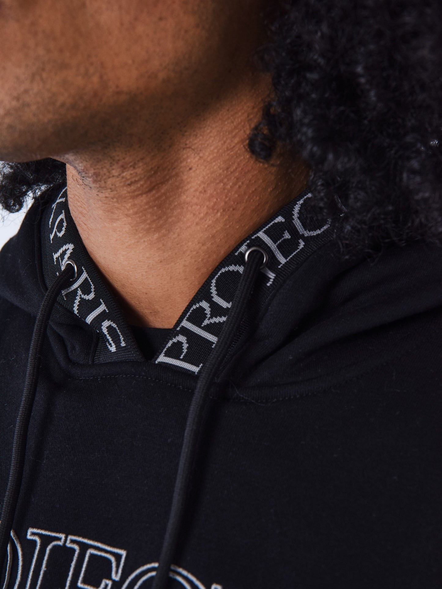 2322030-noir-detailshot
