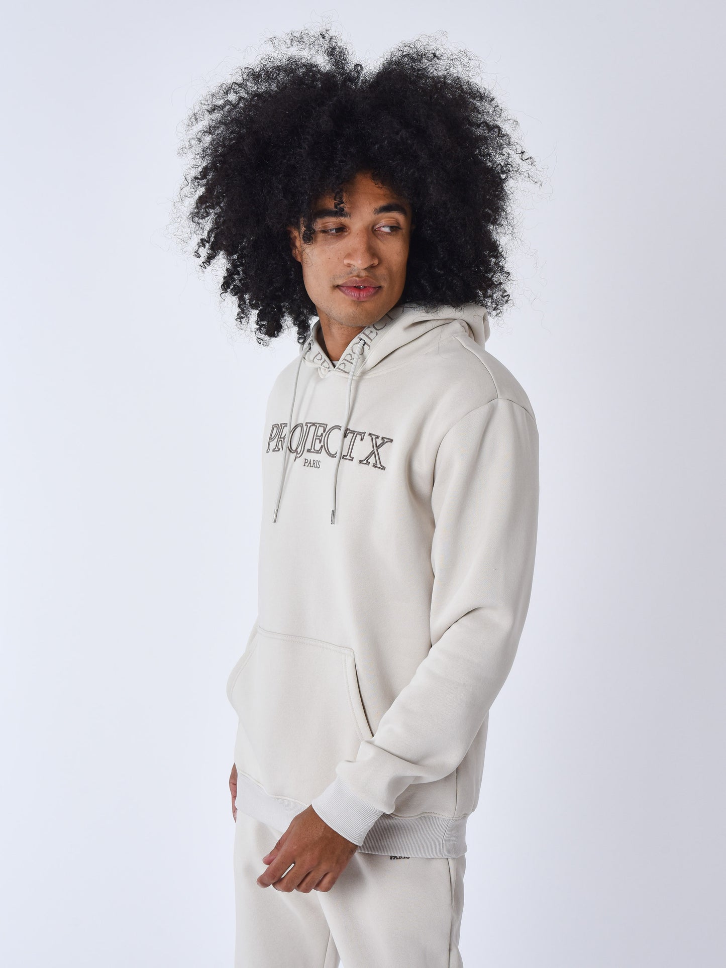 2322030-greige-modelshot