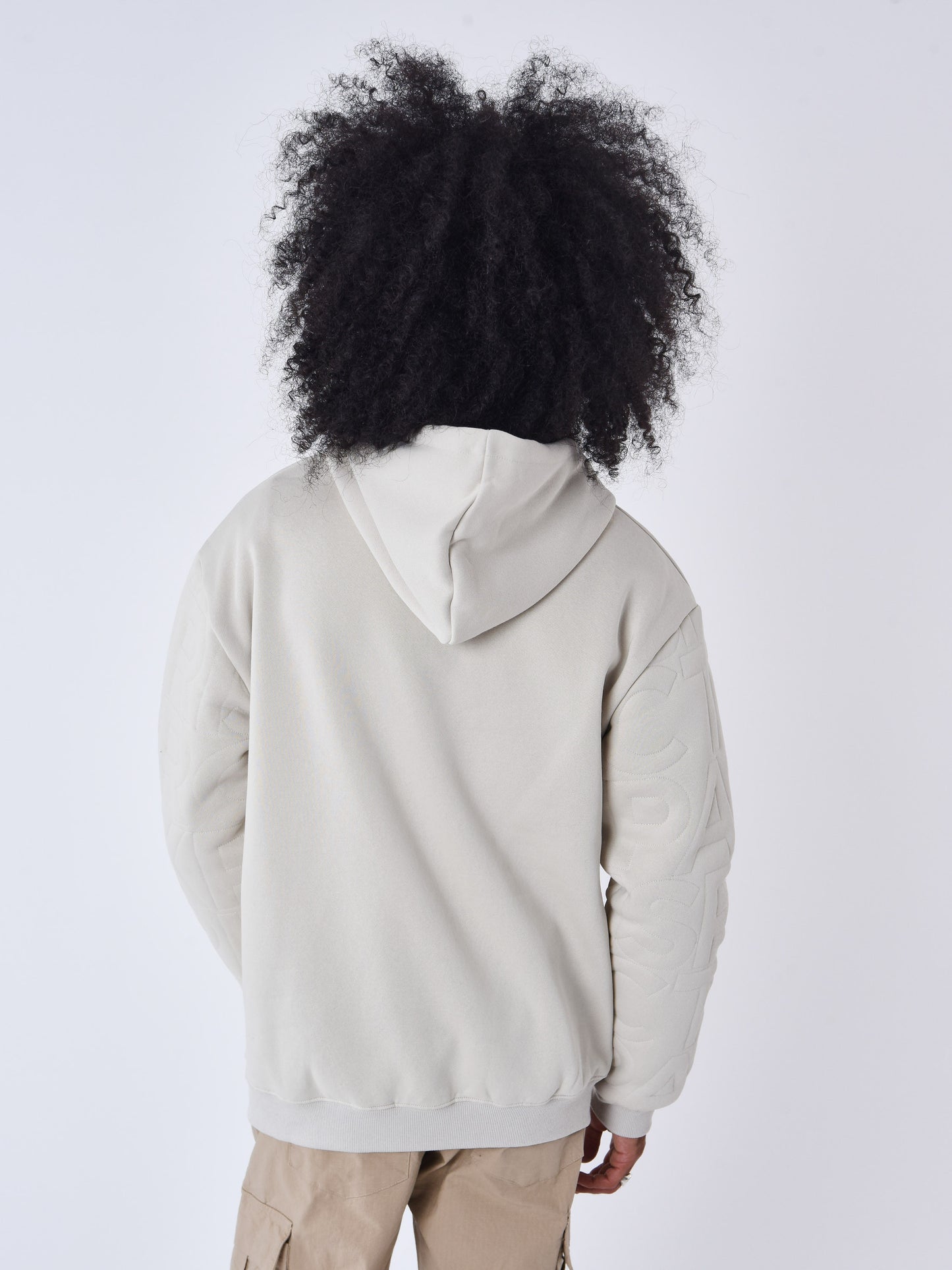 2322036-greige-modelshot