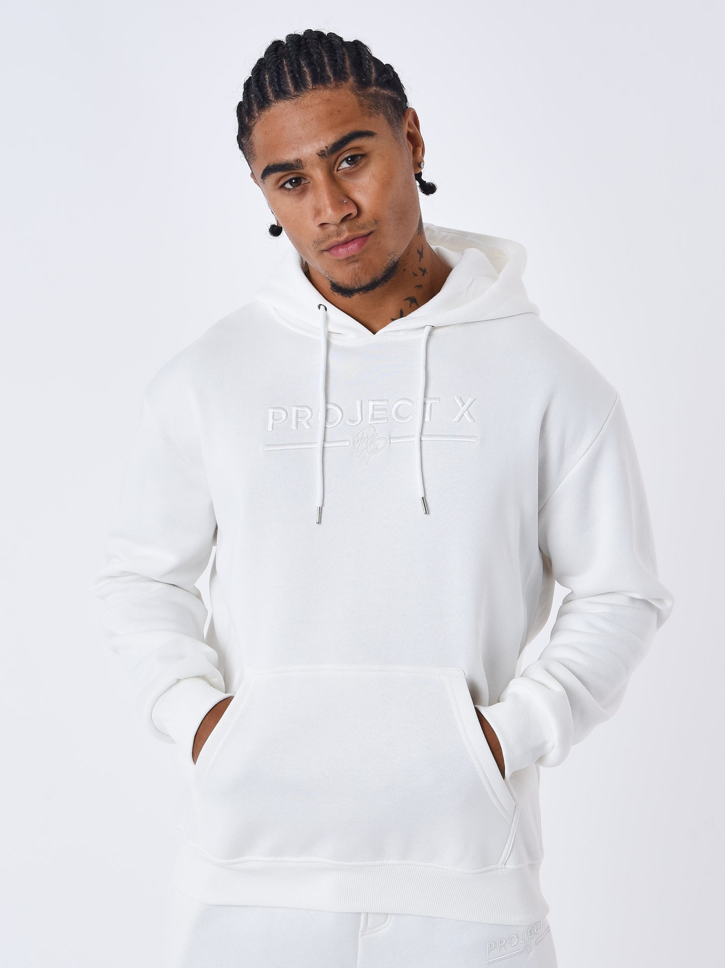 2322039-blanc-casse-modelshot