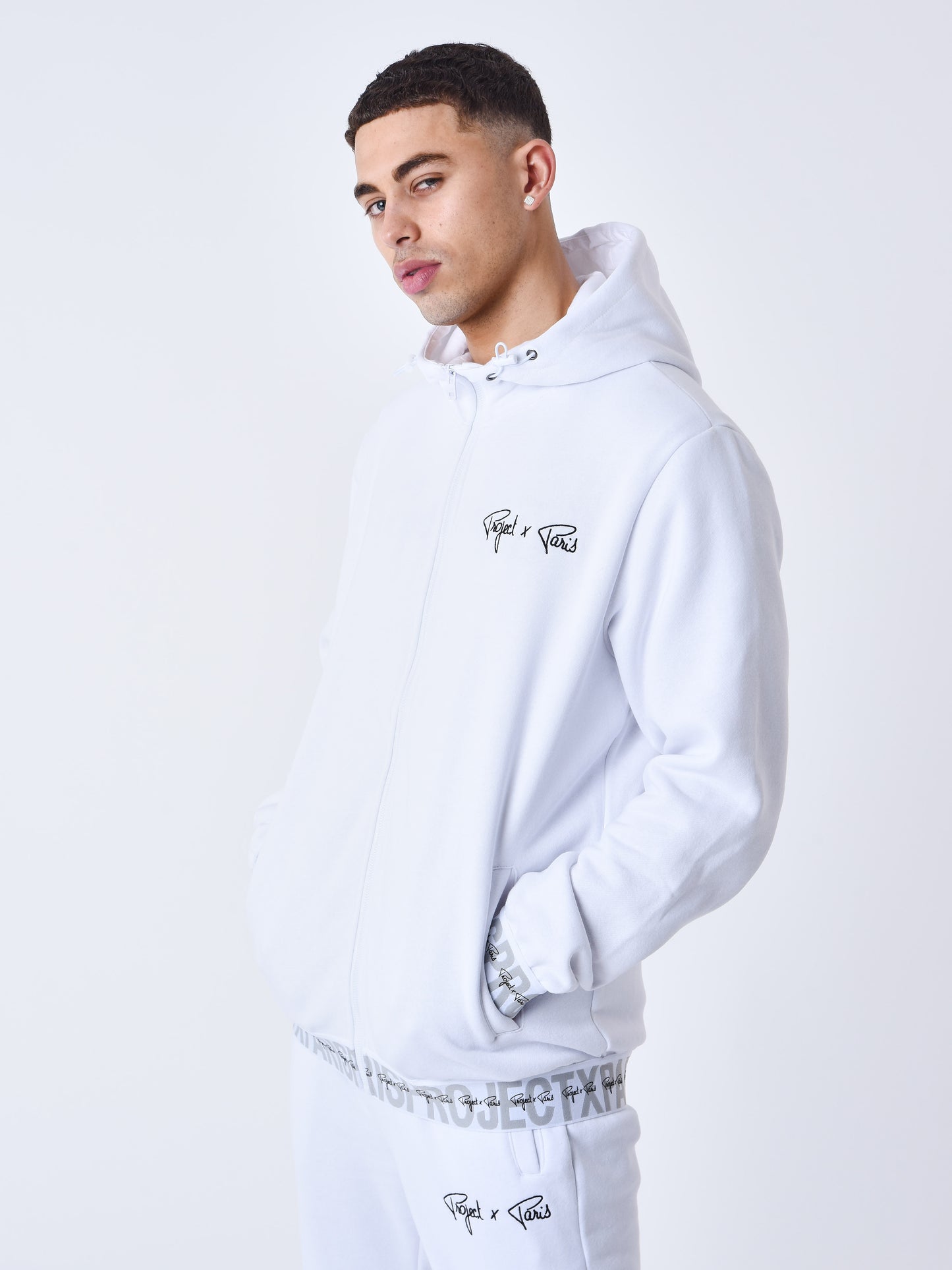 2333104-blanc