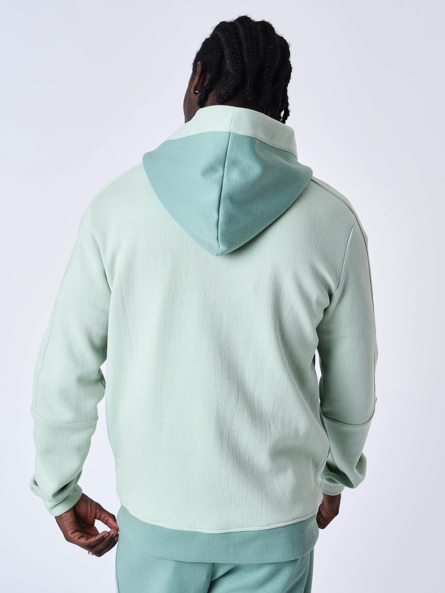2333108-creme-de-menthe-modelshot