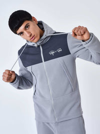 2333110-gris-clair-modelshot