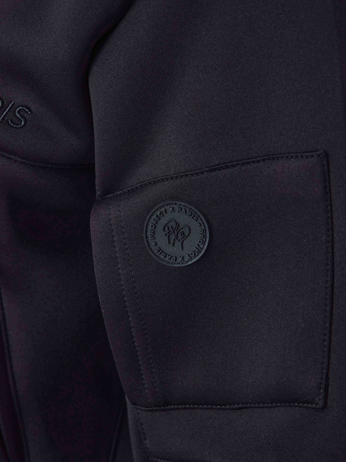 2333200-noir-detailshot