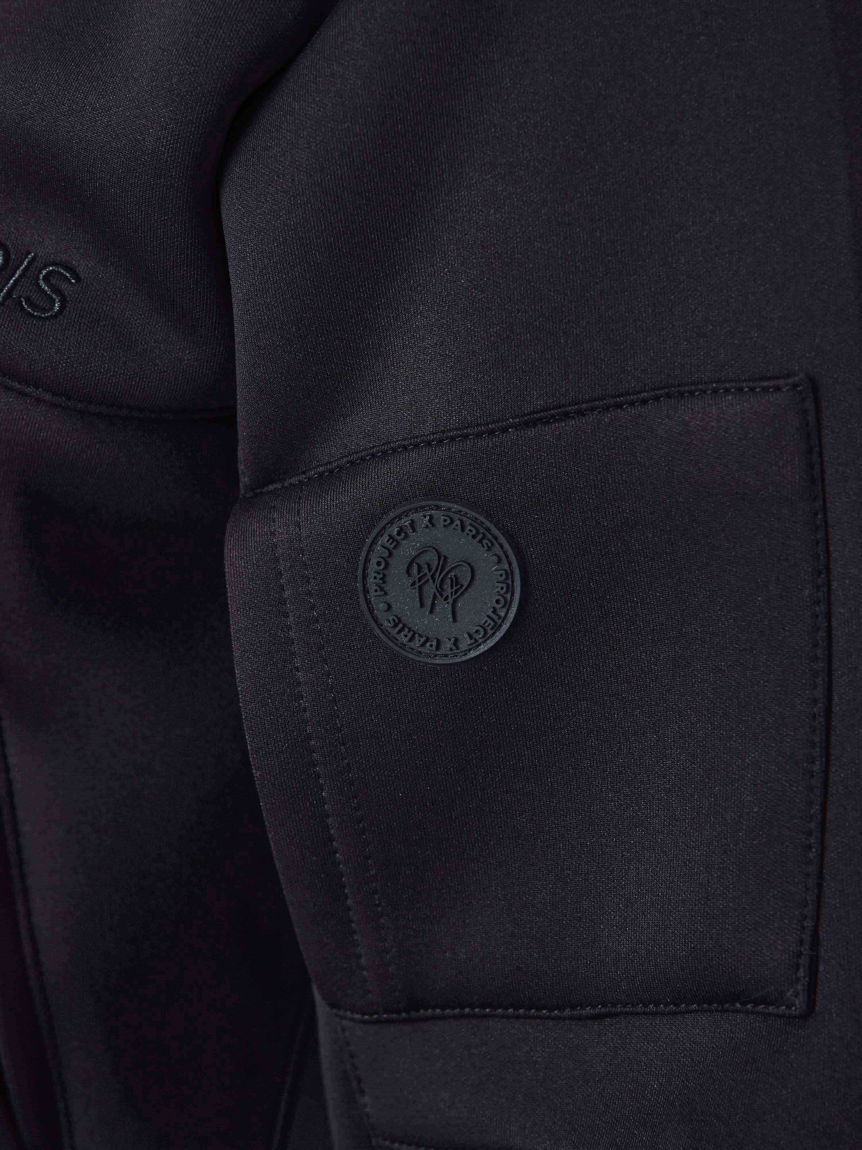 2333200-noir-detailshot