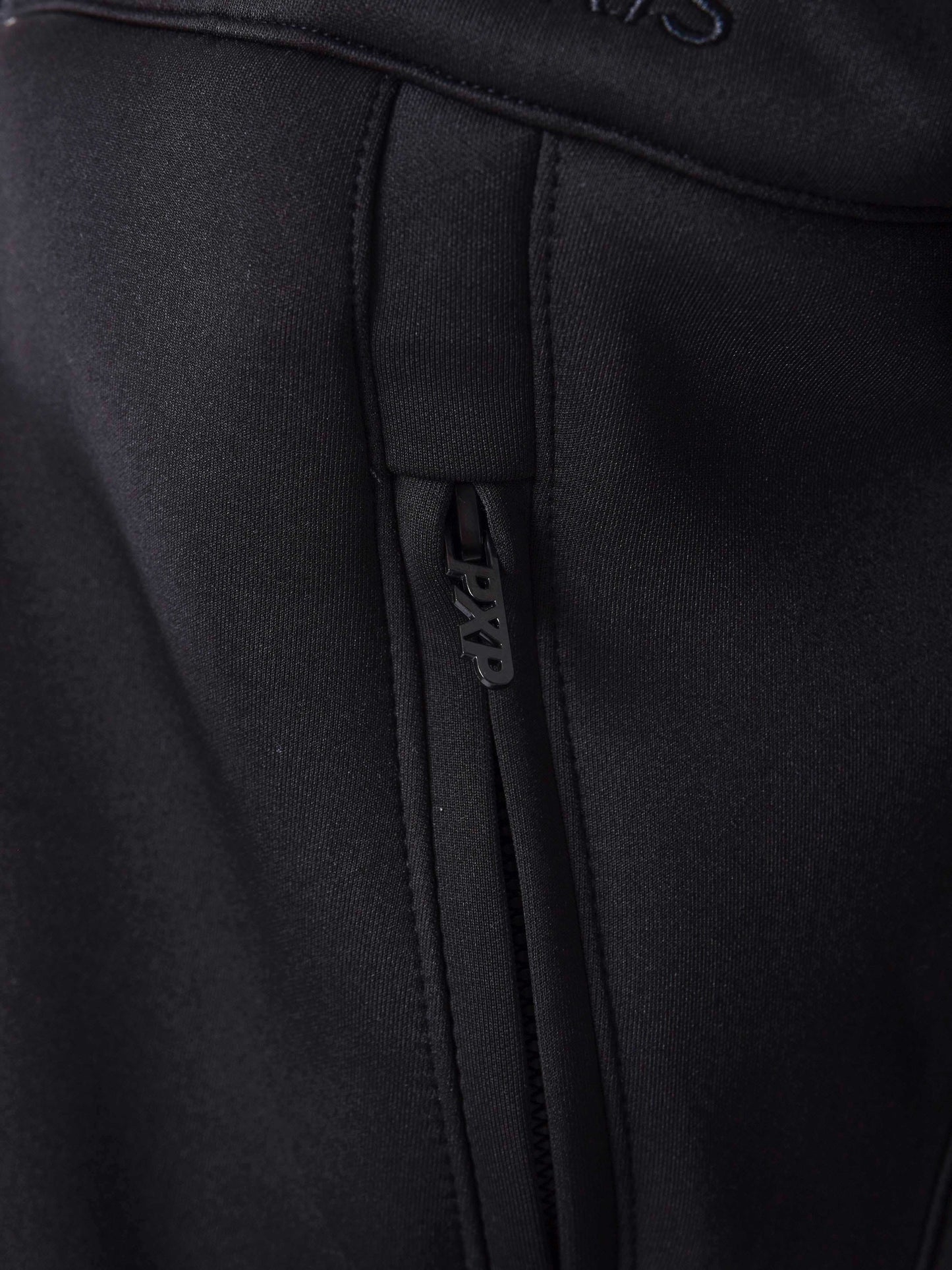 2333200-noir-detailshot