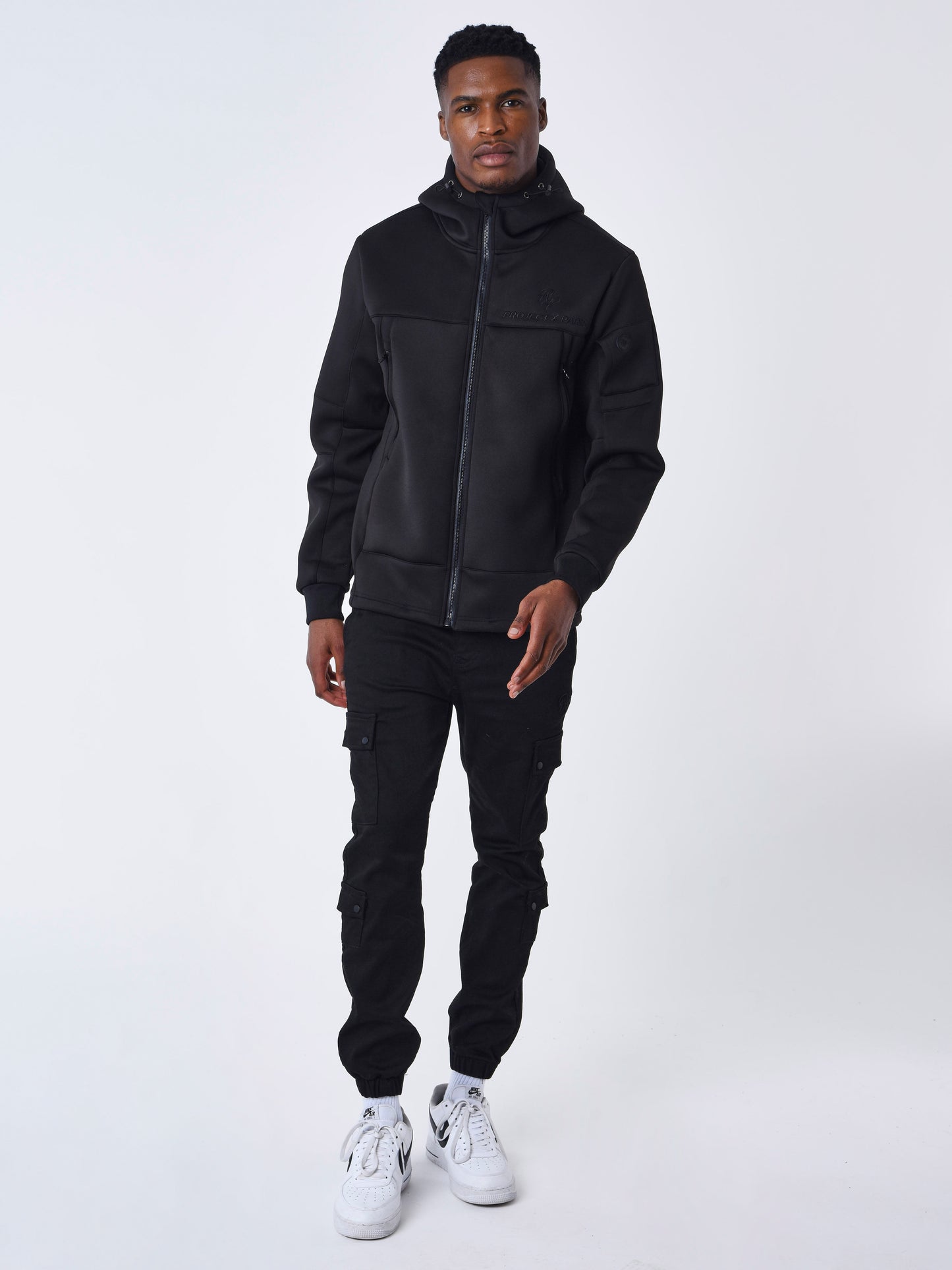 2333200-noir-modelshot