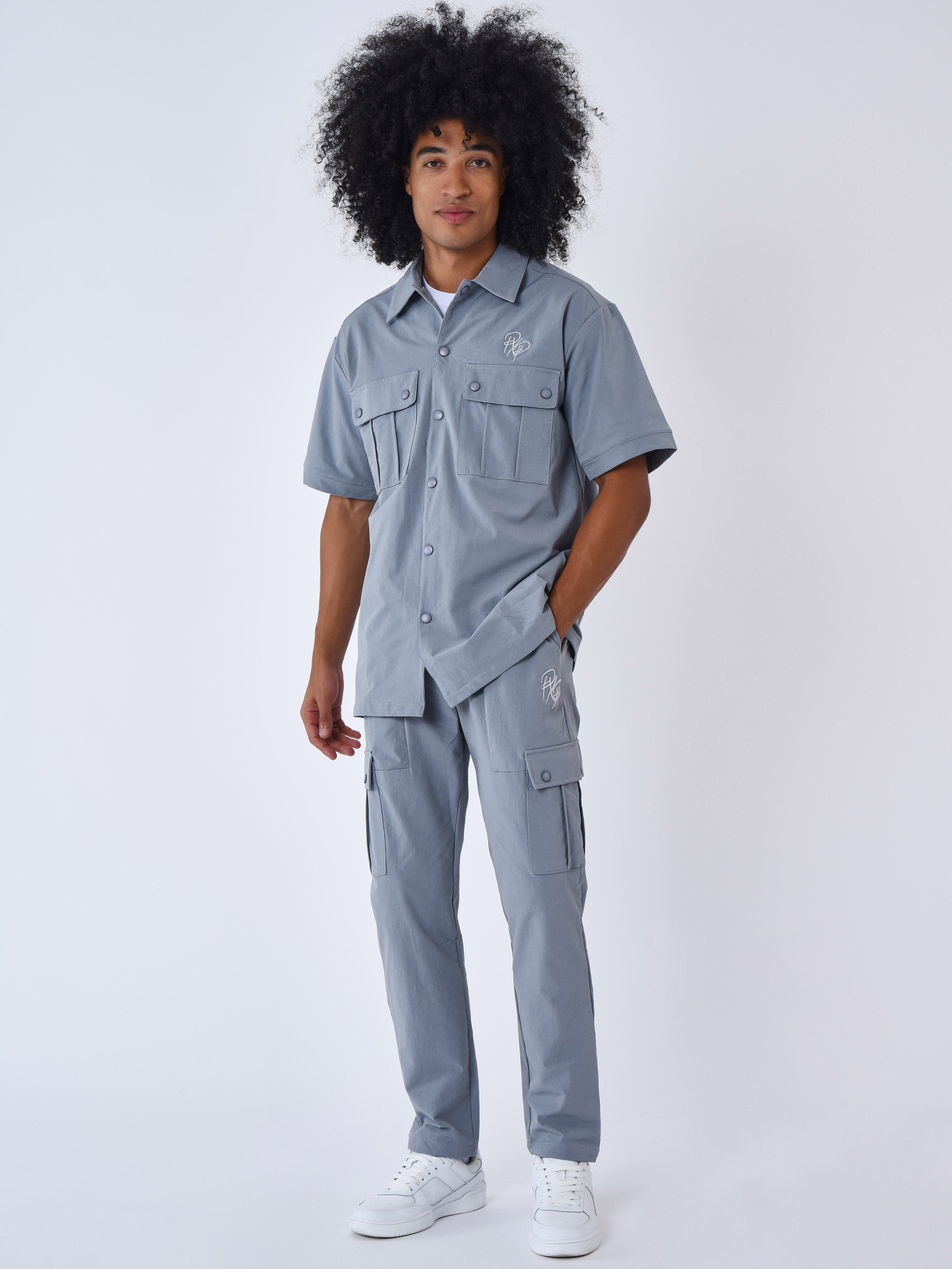 2340005-gris-clair-modelshot