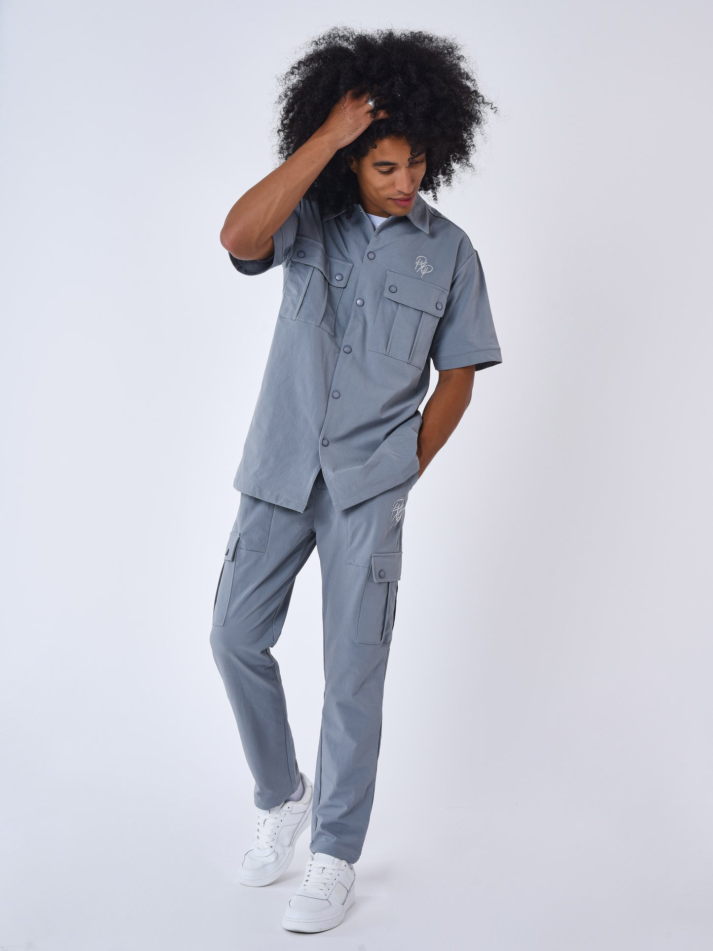 2340005-gris-clair-modelshot