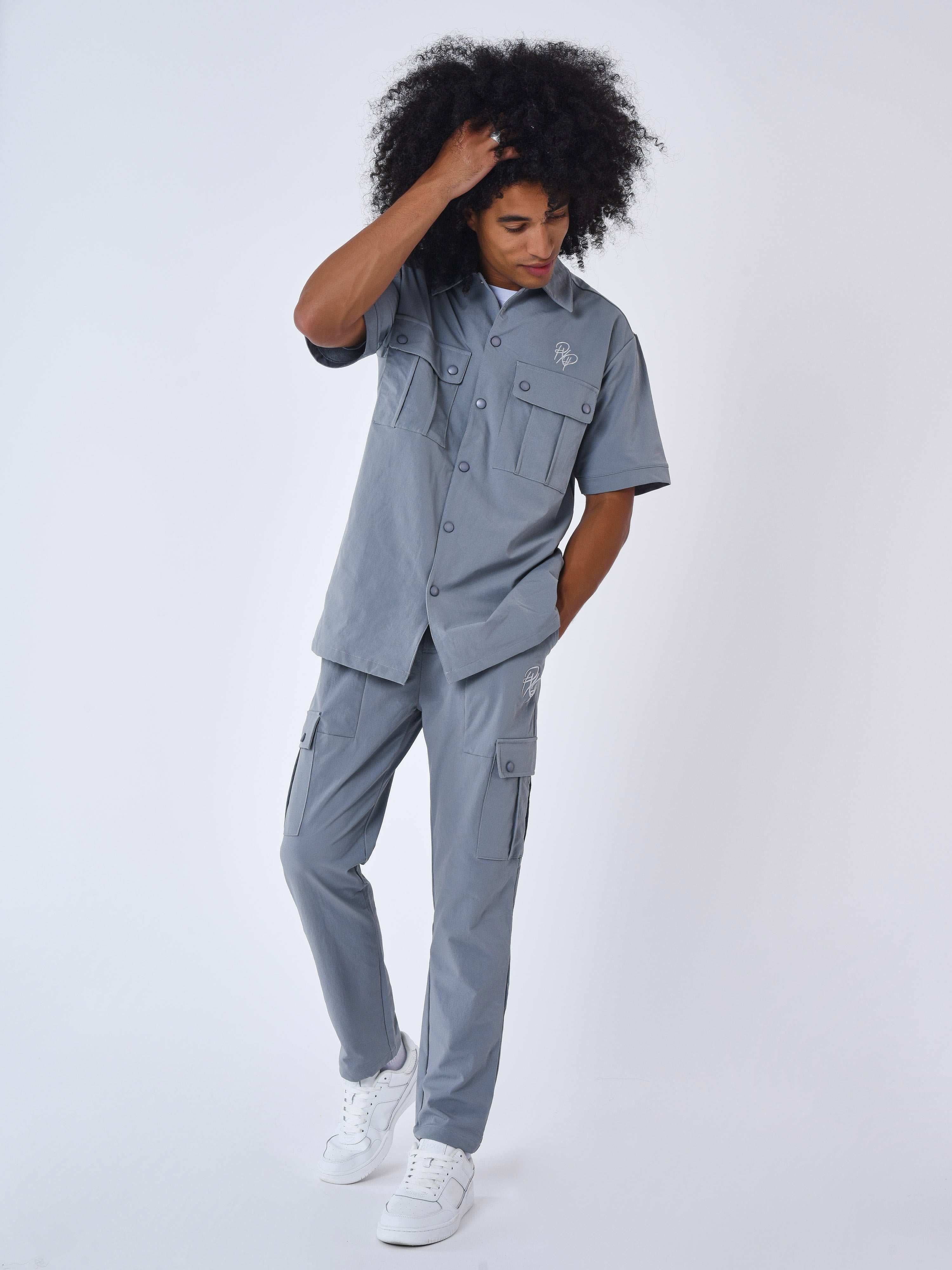 2340005-gris-clair-modelshot