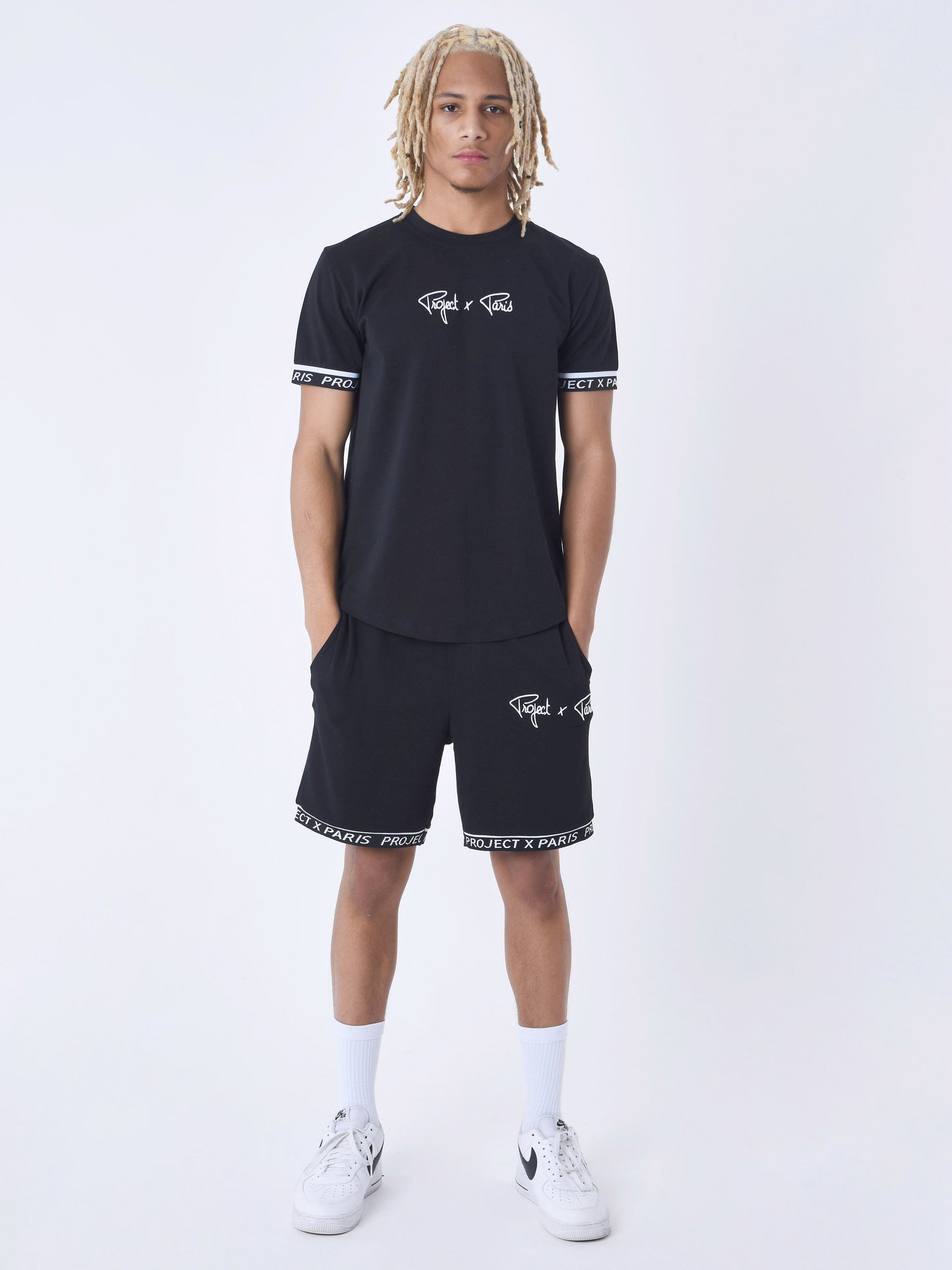 2340022-noir-modelshot