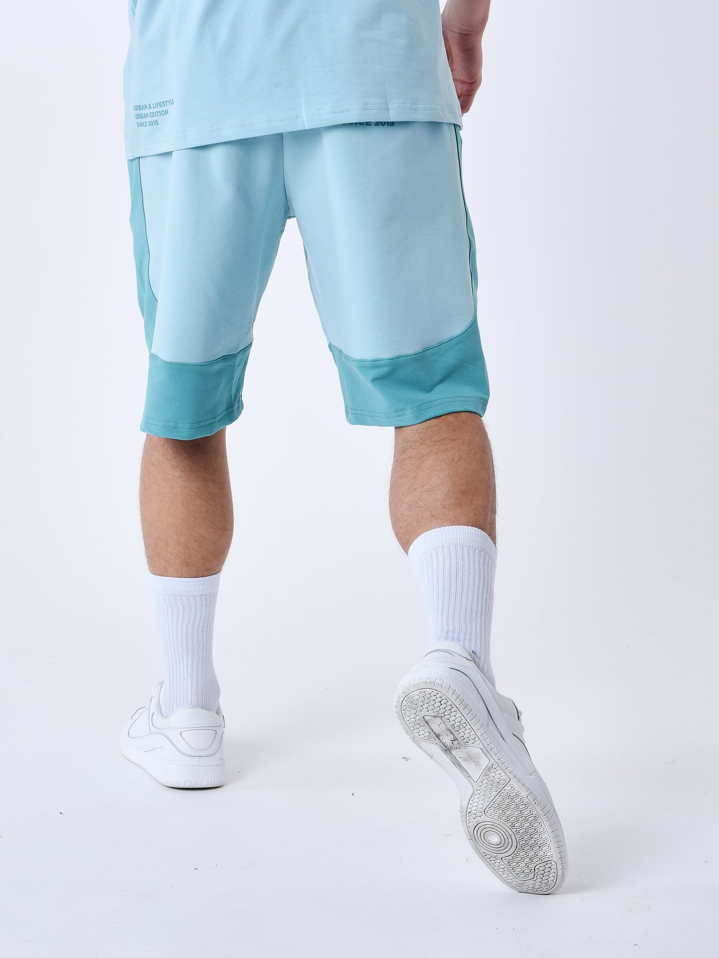 2340023-cyan-modelshot