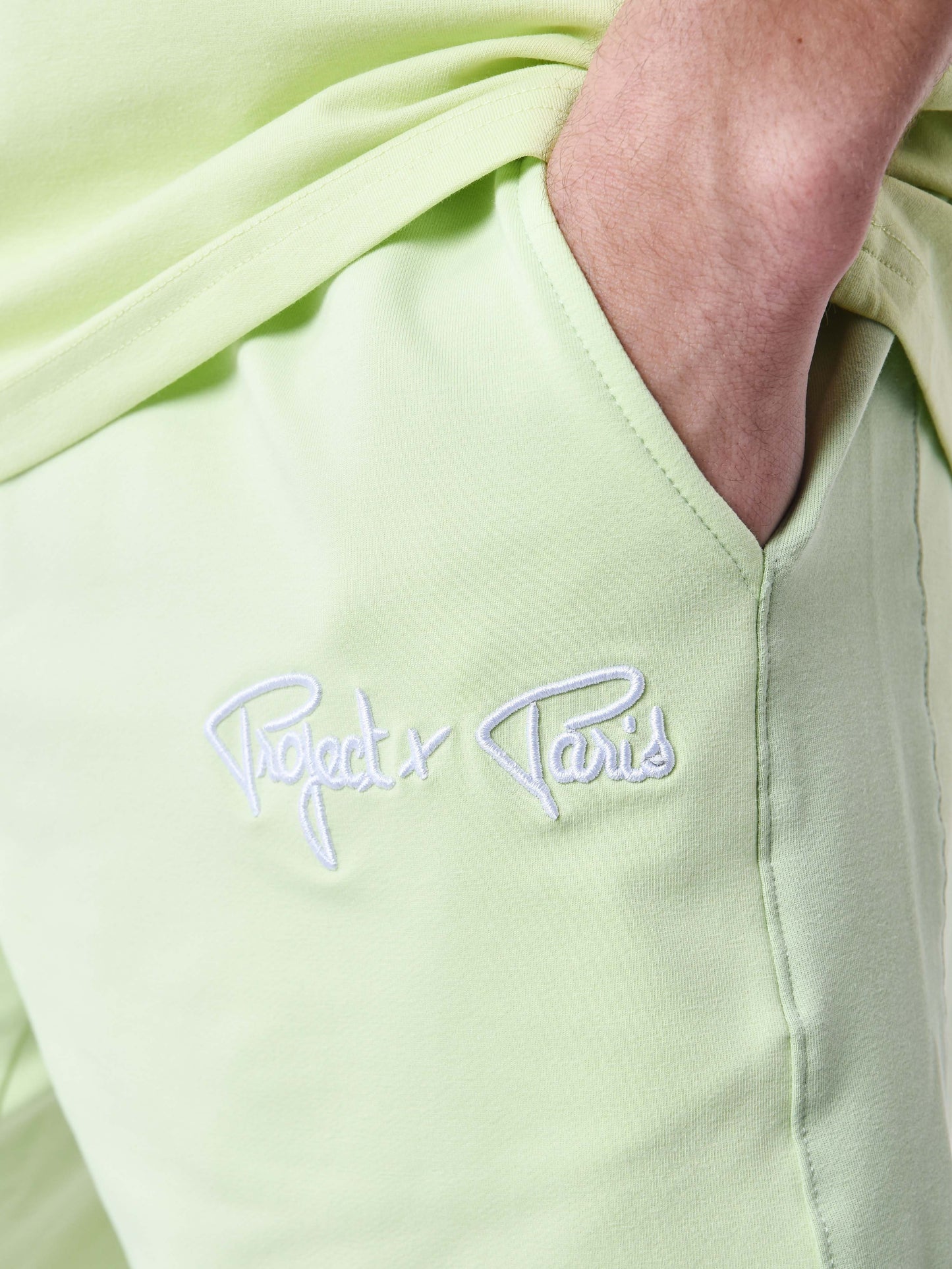2340023-pistache-detailshot