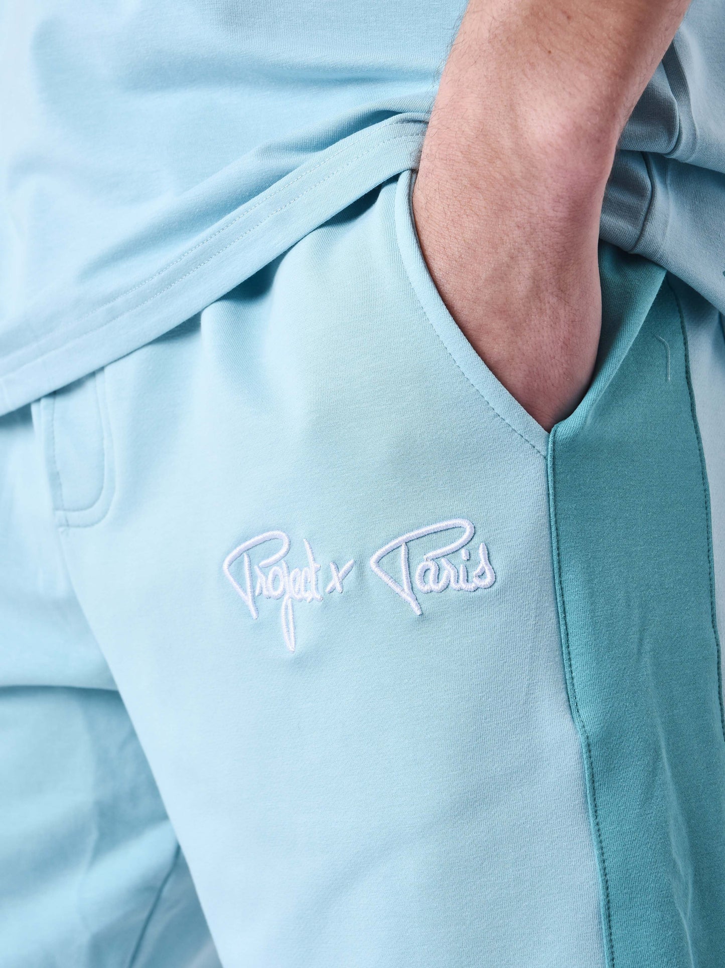 2340023-cyan-detailshot