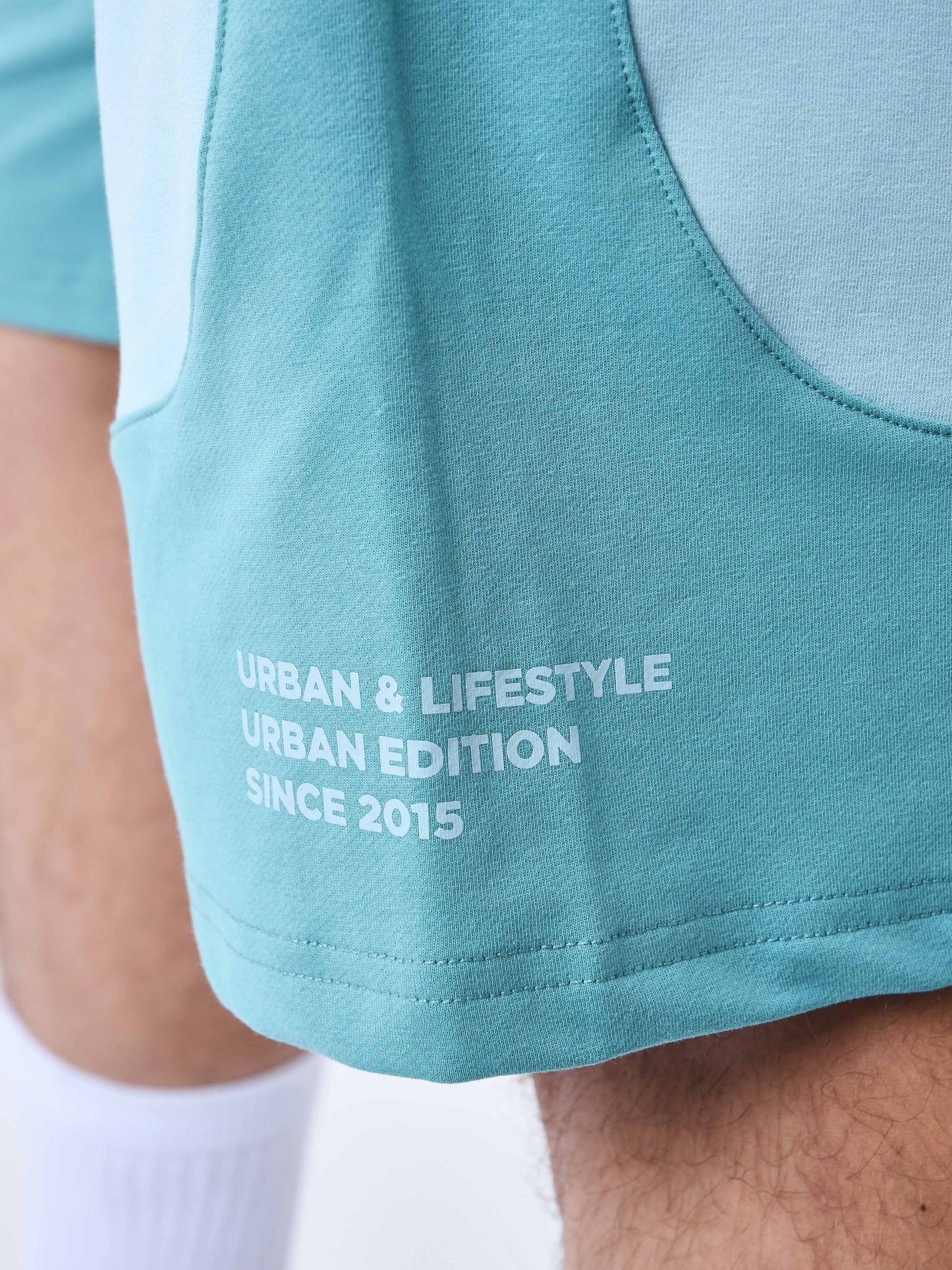 2340023-cyan-detailshot