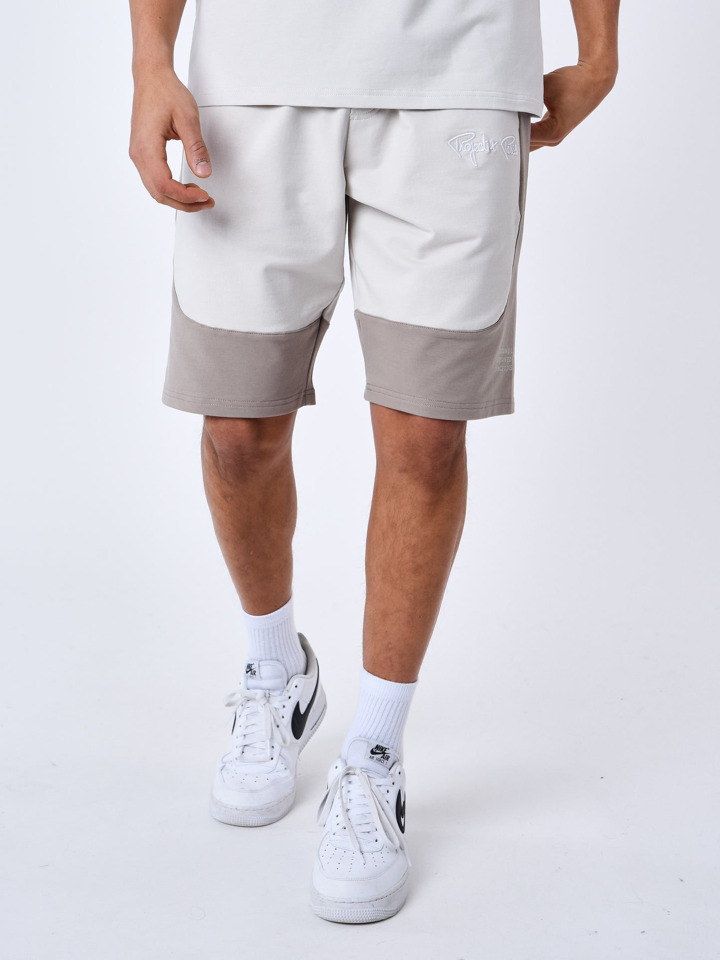 2340023-greige-modelshot