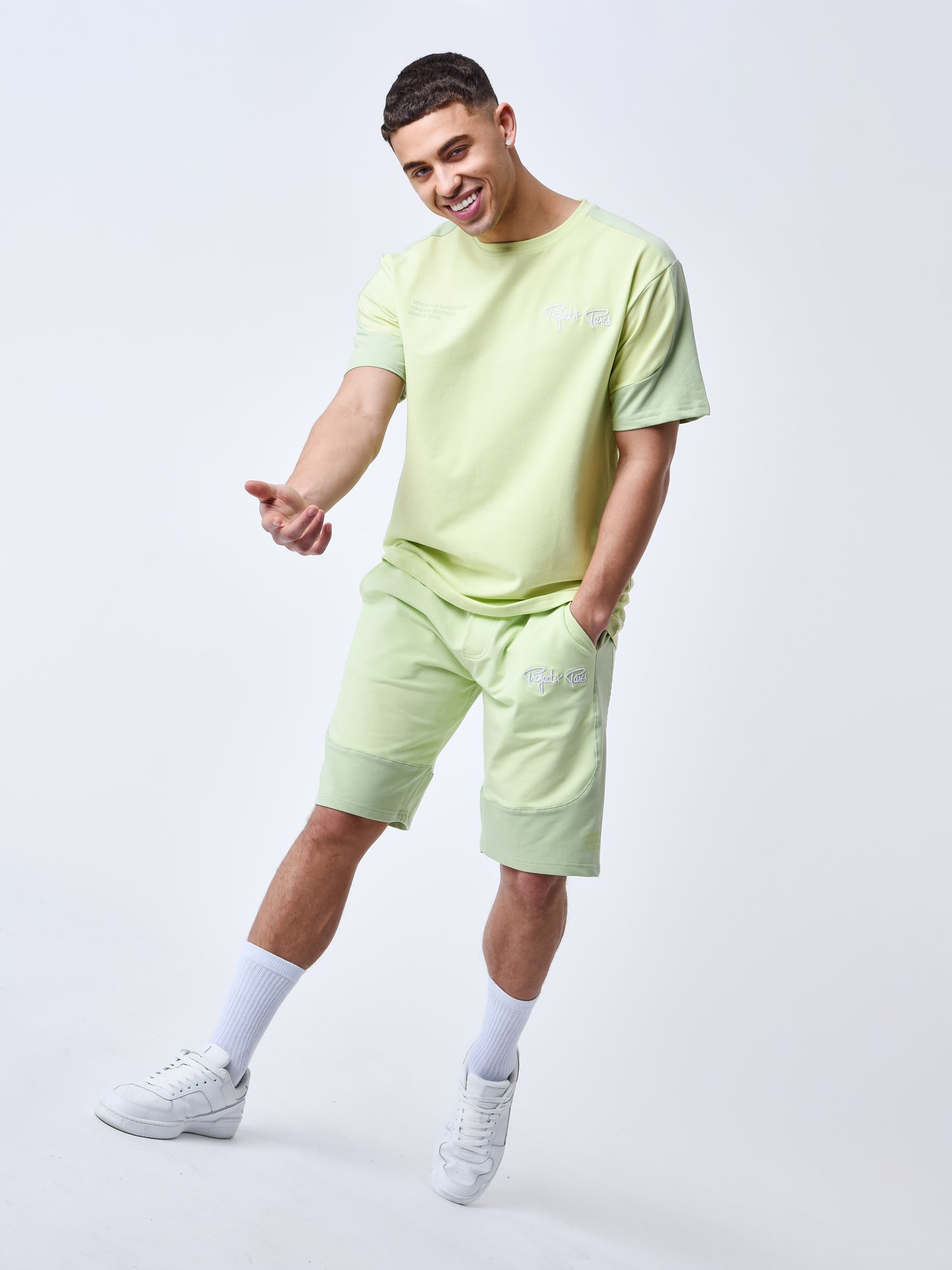 2340023-pistache-modelshot