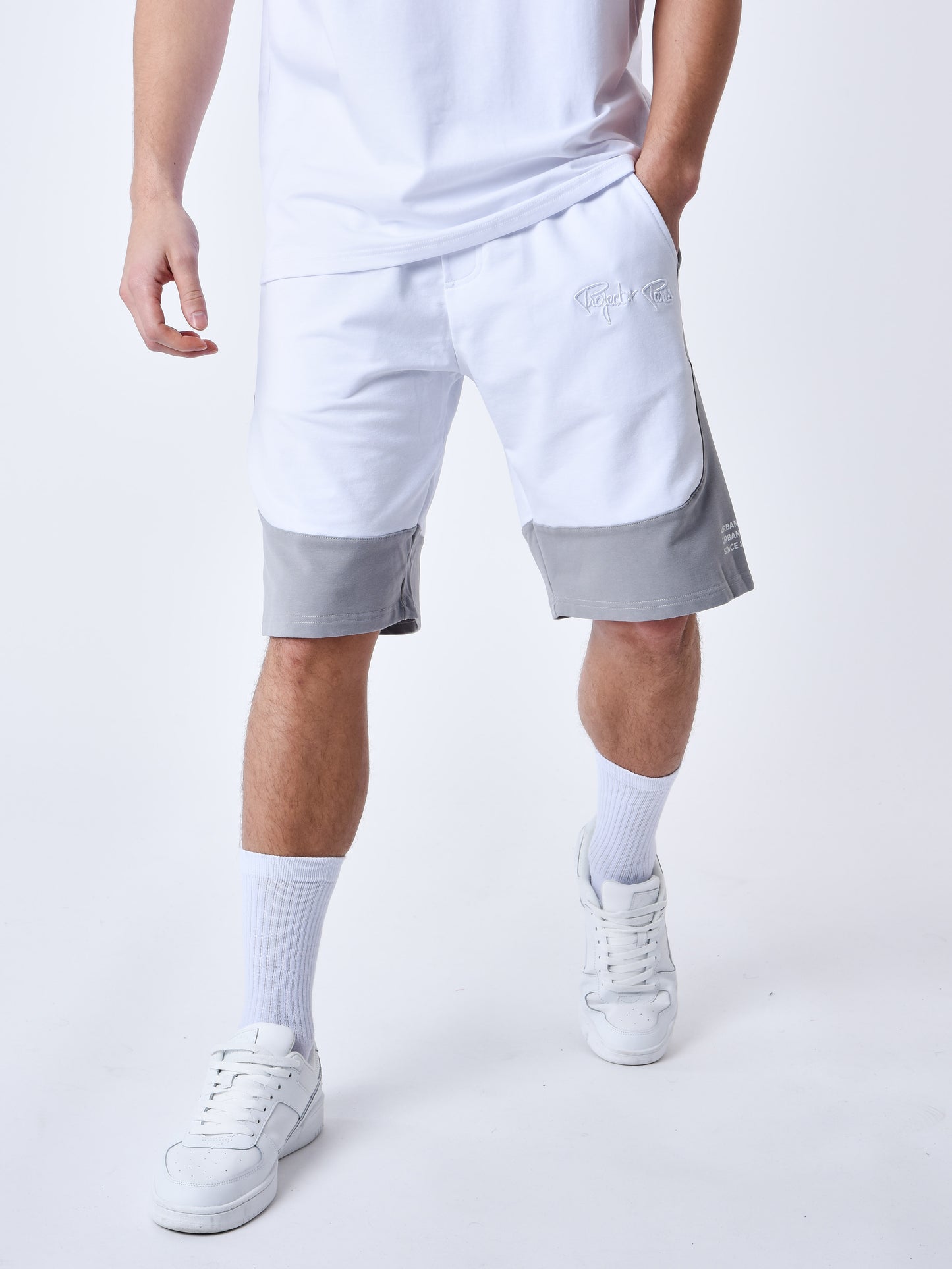 2340023-blanc