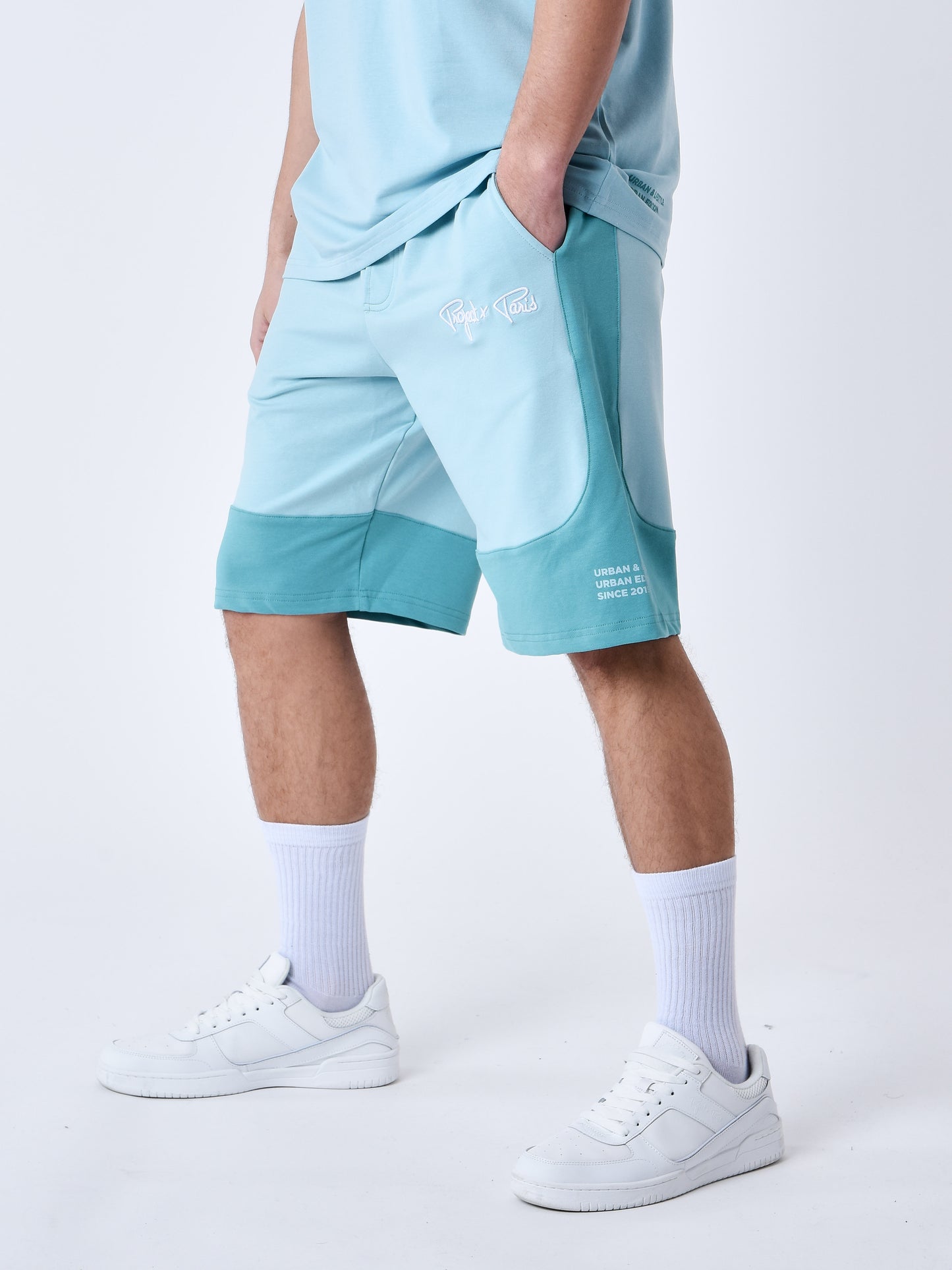 2340023-cyan-modelshot