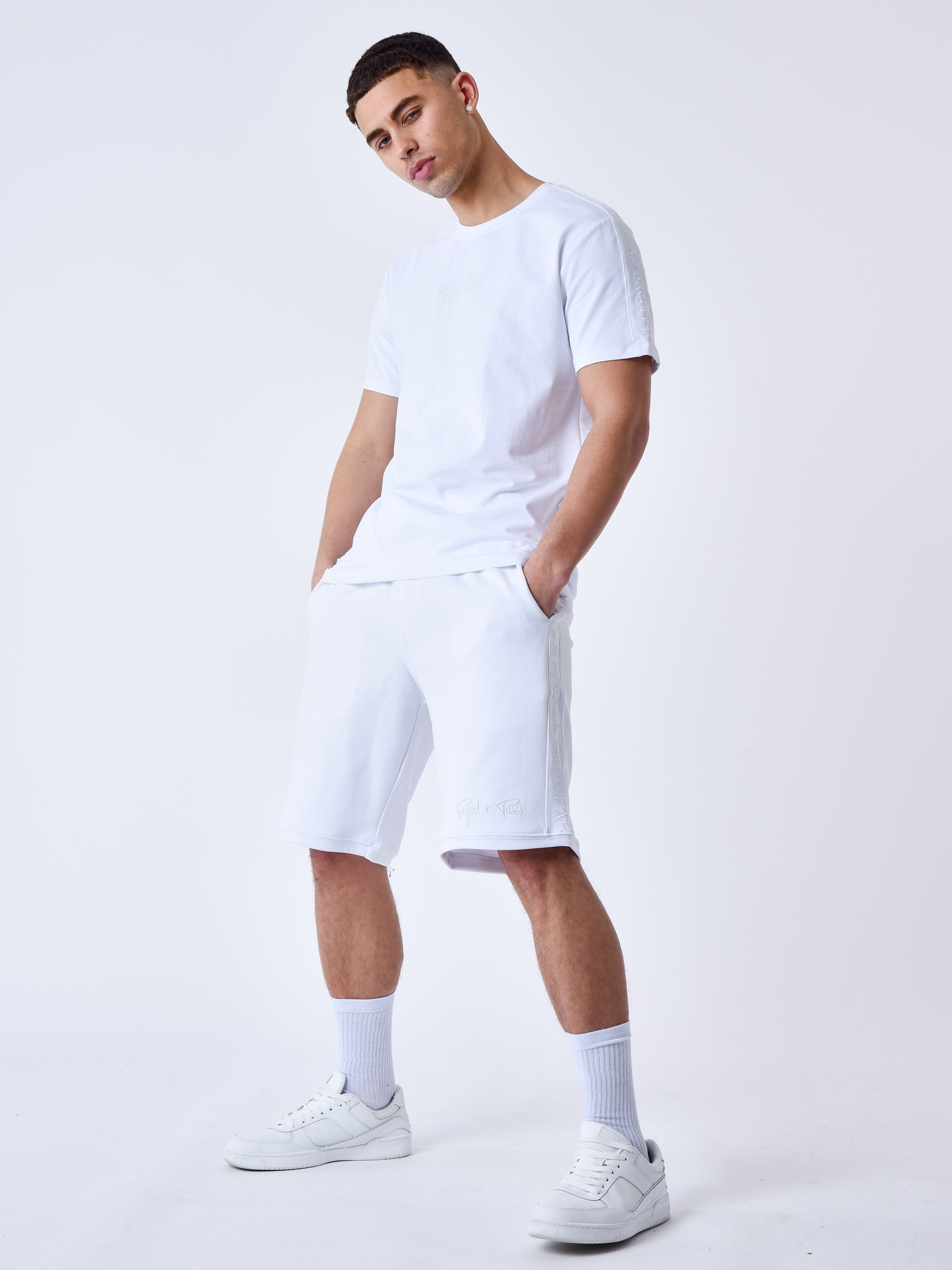 2340027-blanc-modelshot