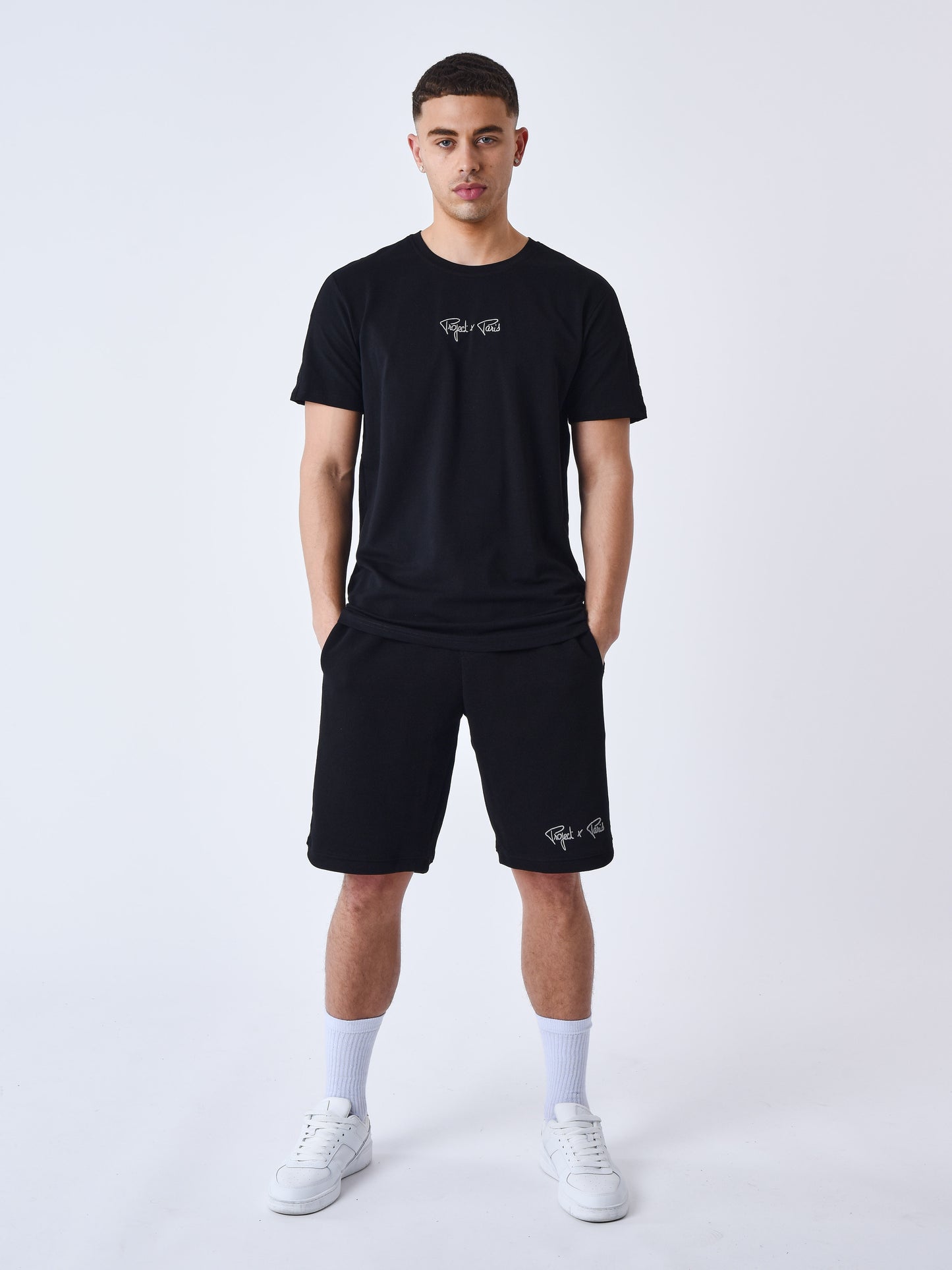 2340027-noir-modelshot