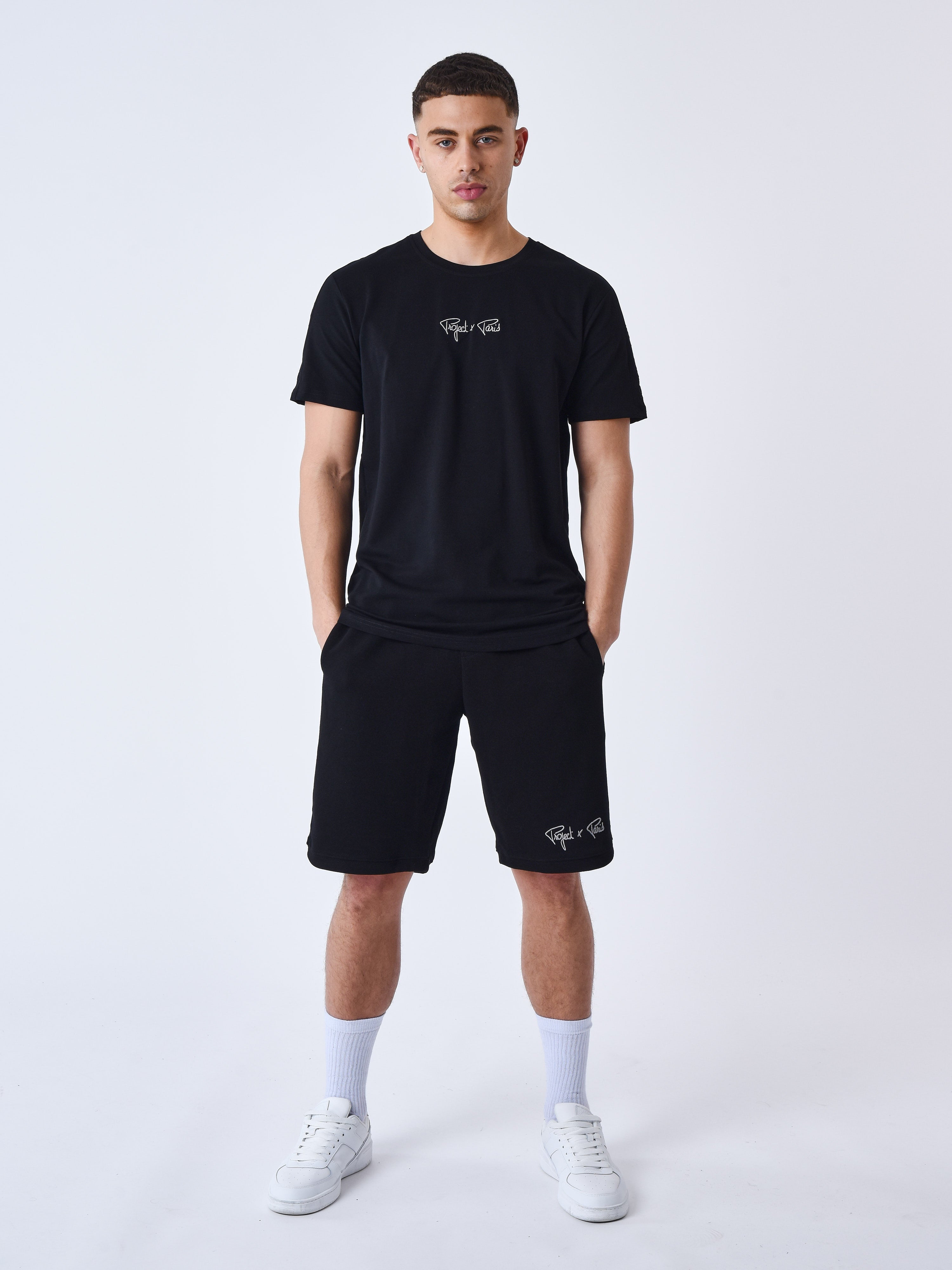2340027-noir-modelshot