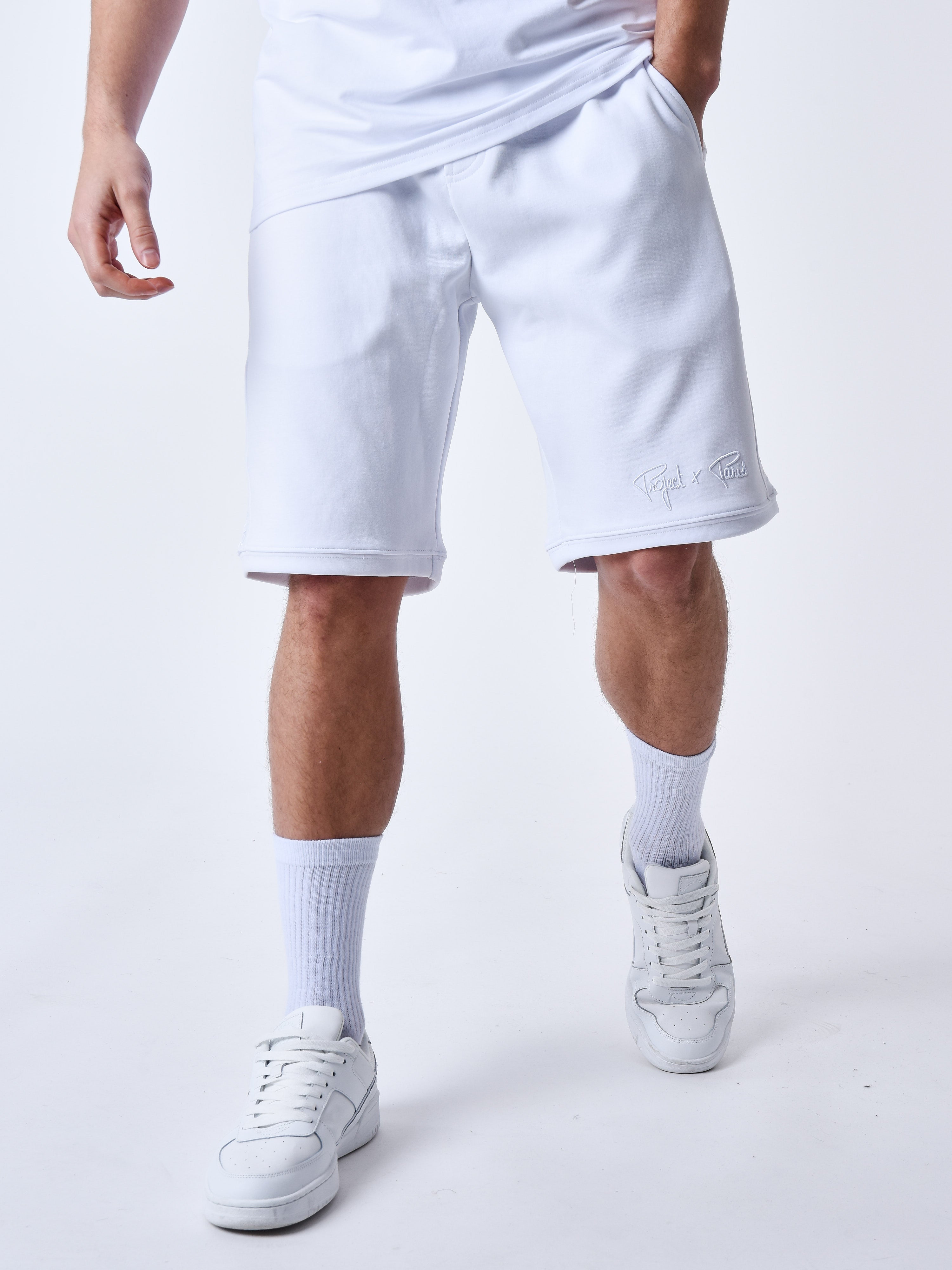 2340027-blanc-modelshot