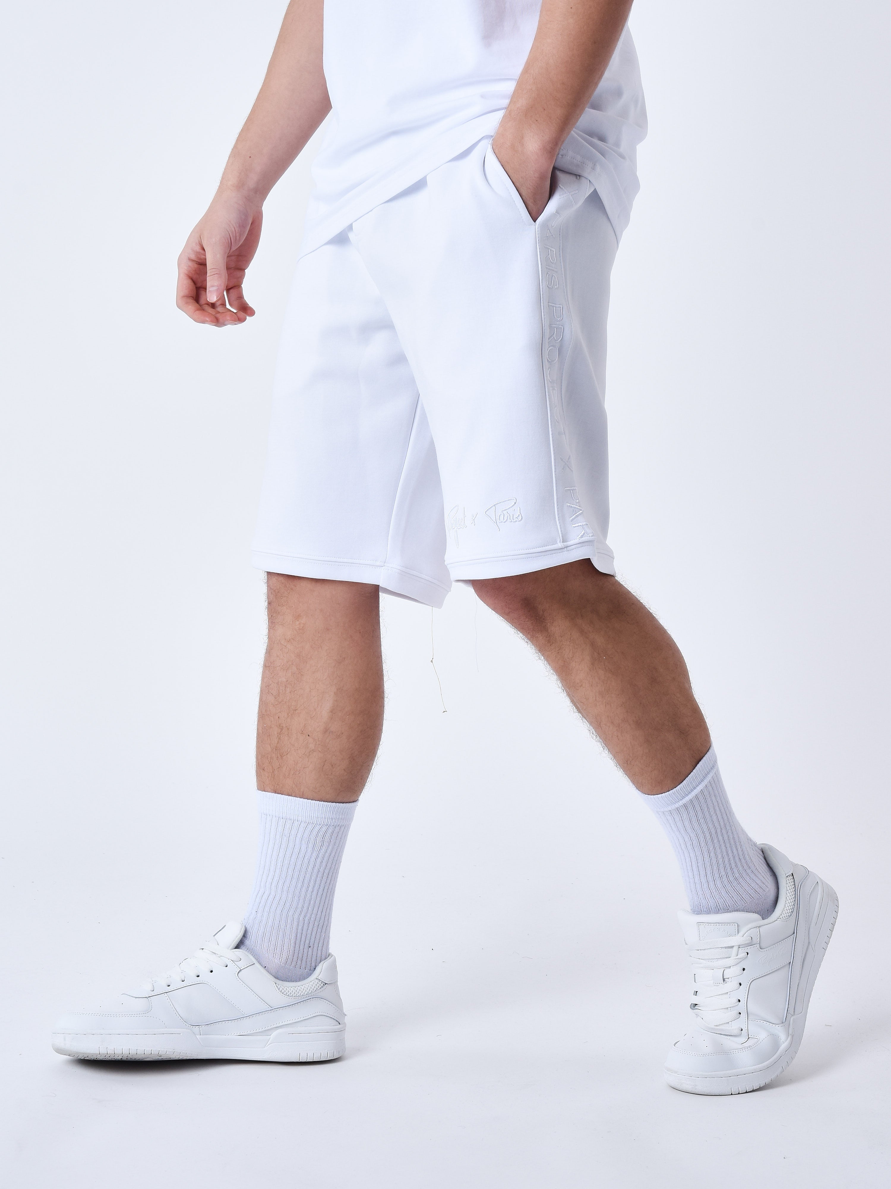 2340027-blanc-modelshot