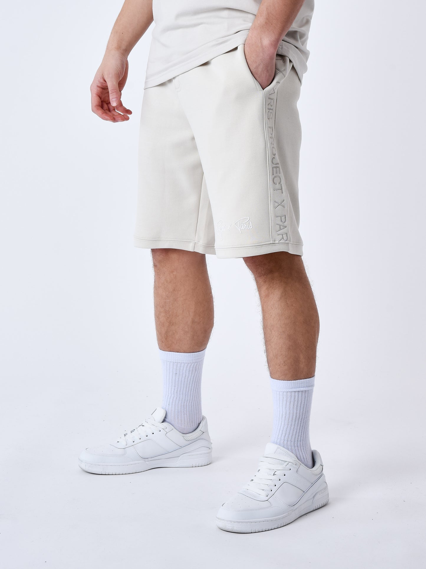 2340027-greige-modelshot