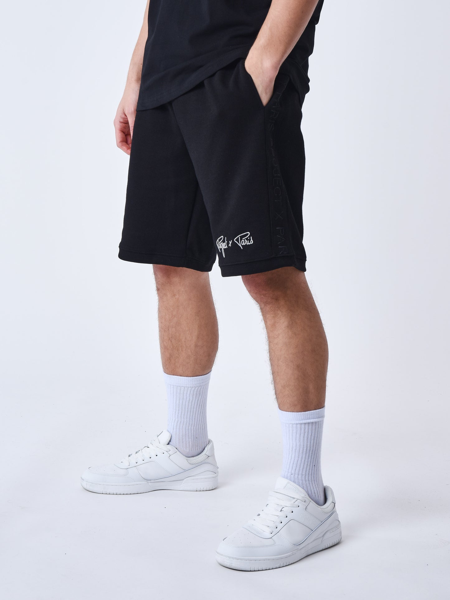 2340027-noir-modelshot
