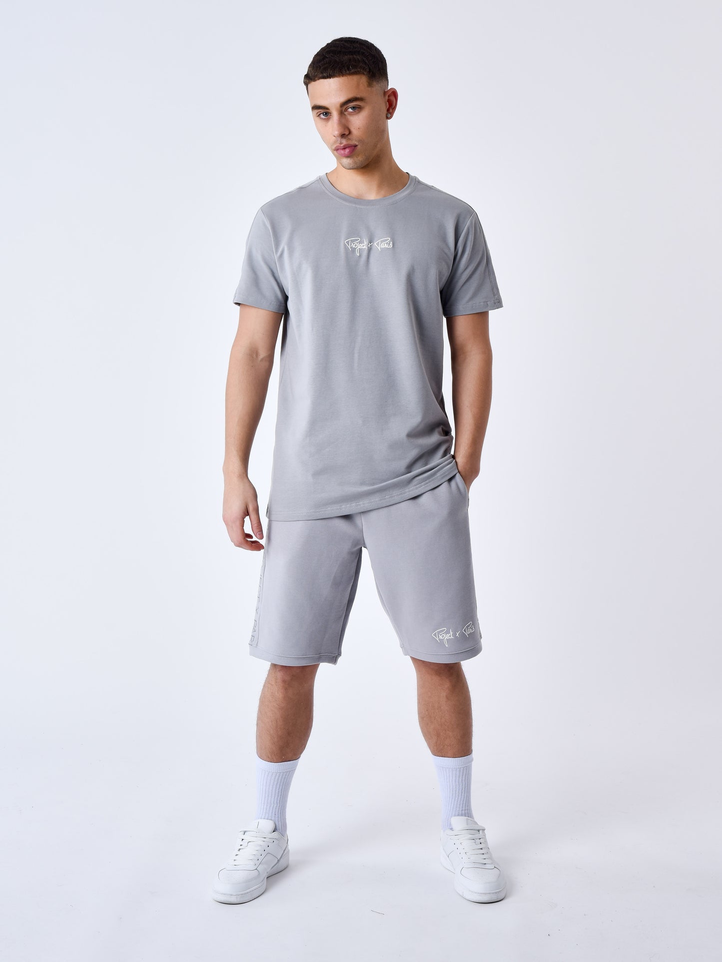 2340027-gris-clair-modelshot