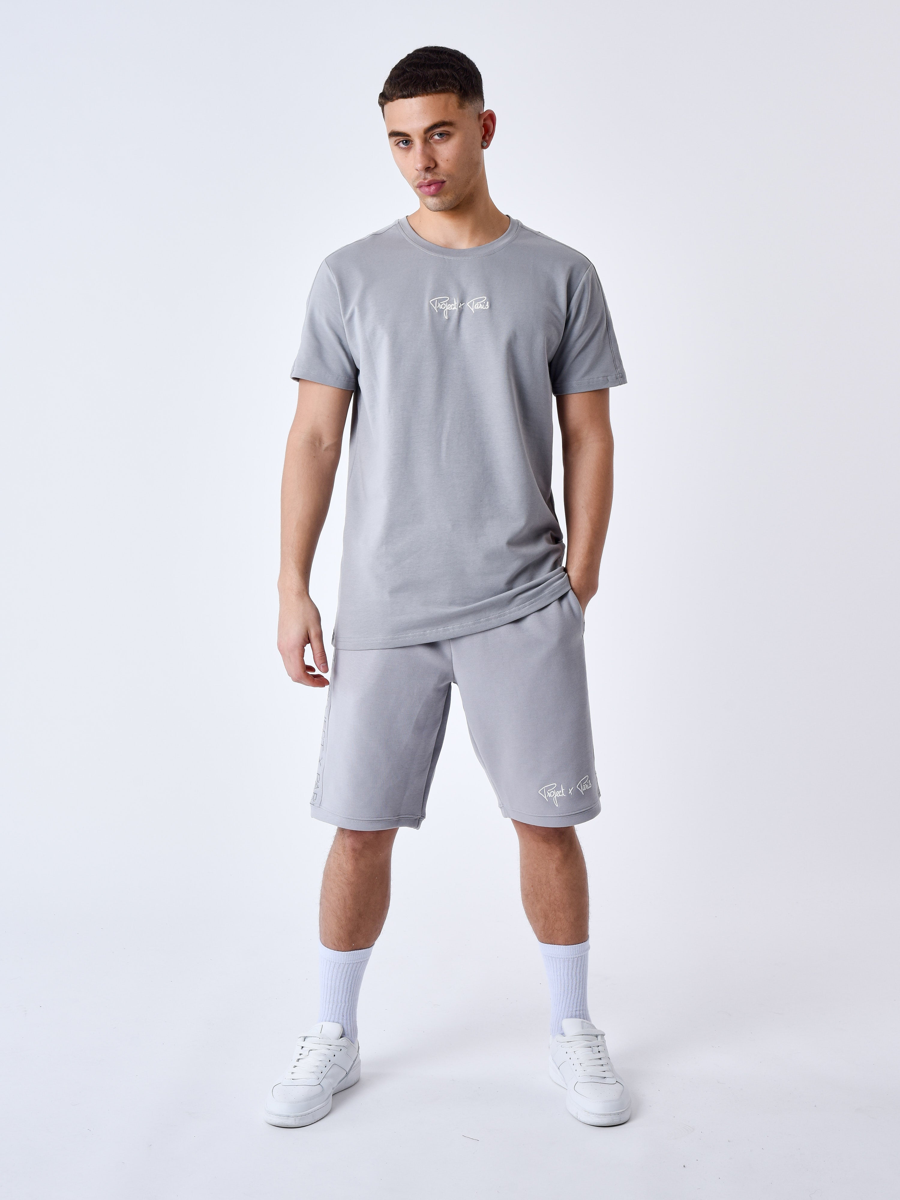 2340027-gris-clair-modelshot
