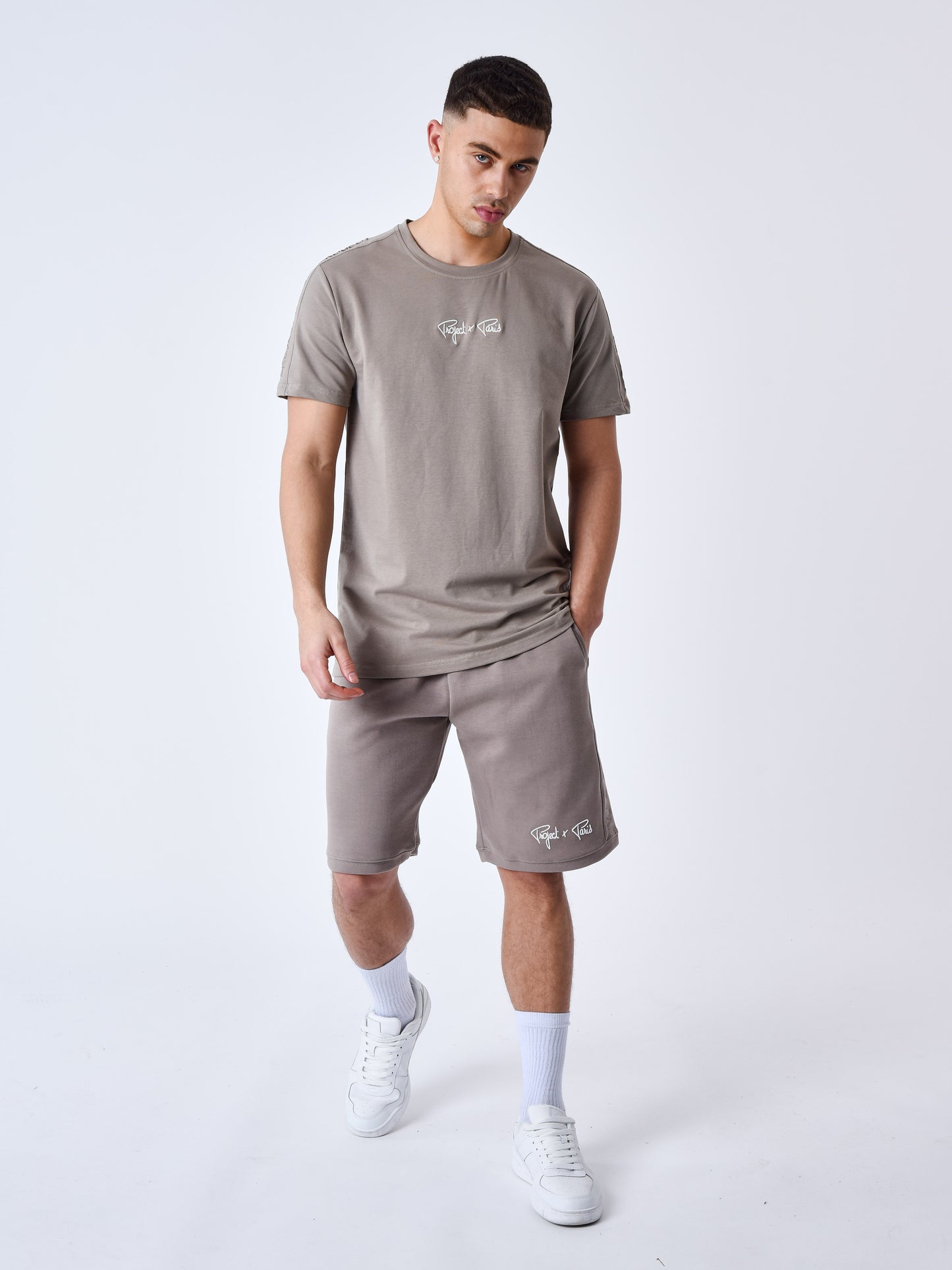 2340027-taupe-modelshot